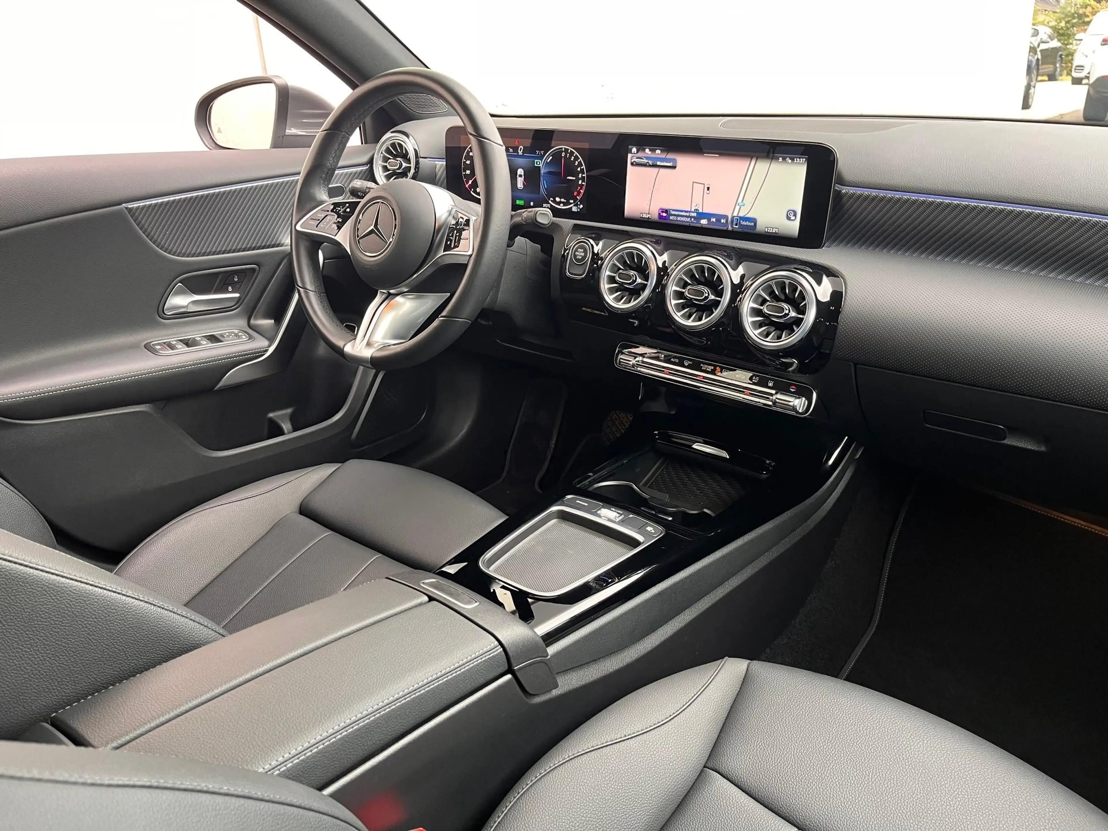 Mercedes-Benz A 250 e LuxLine met trekhaak — photo 10