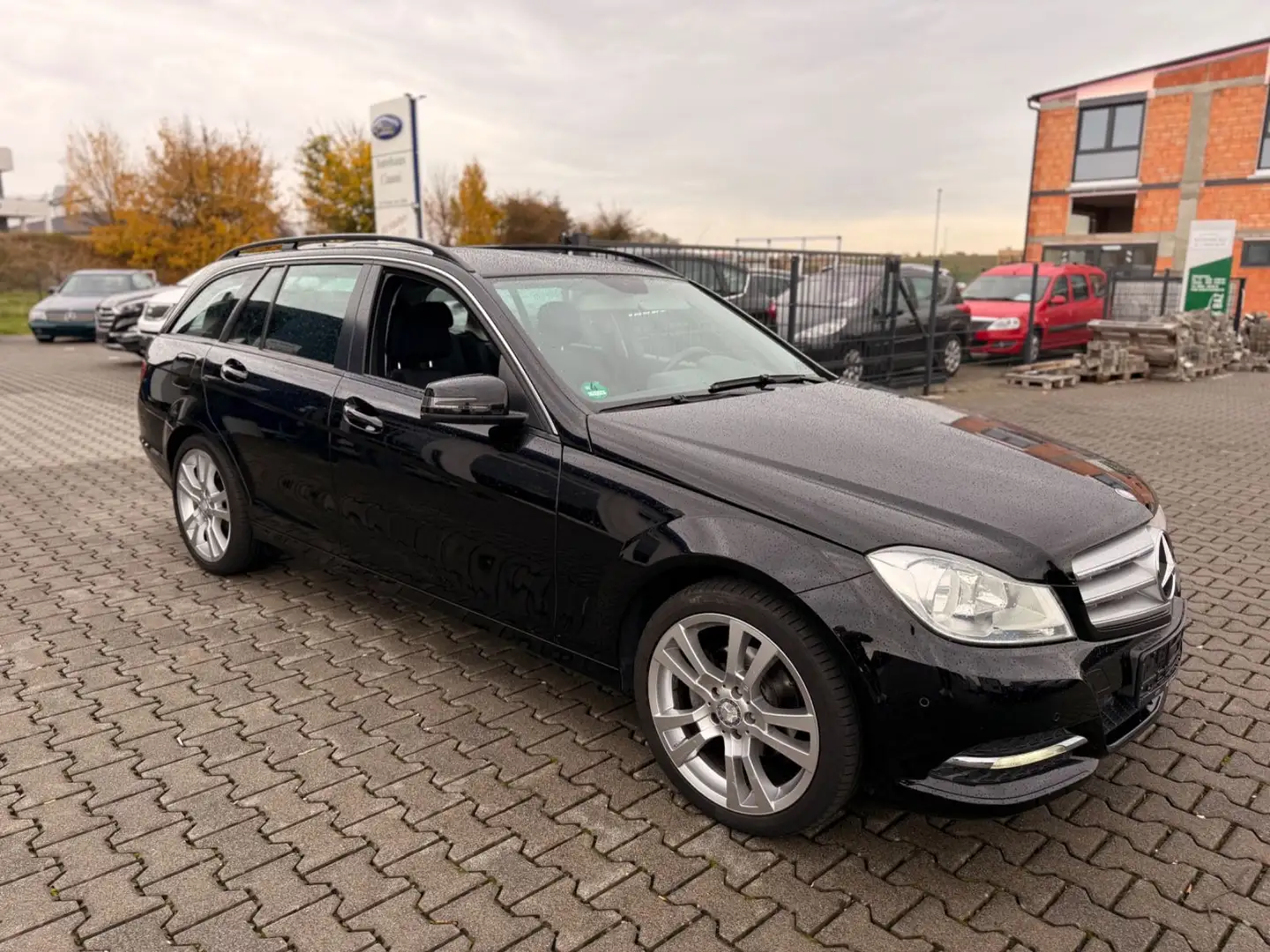 Mercedes-Benz C 180 T CGI BlueEfficiency ** aus 2. Hand ** Schwarz - 1