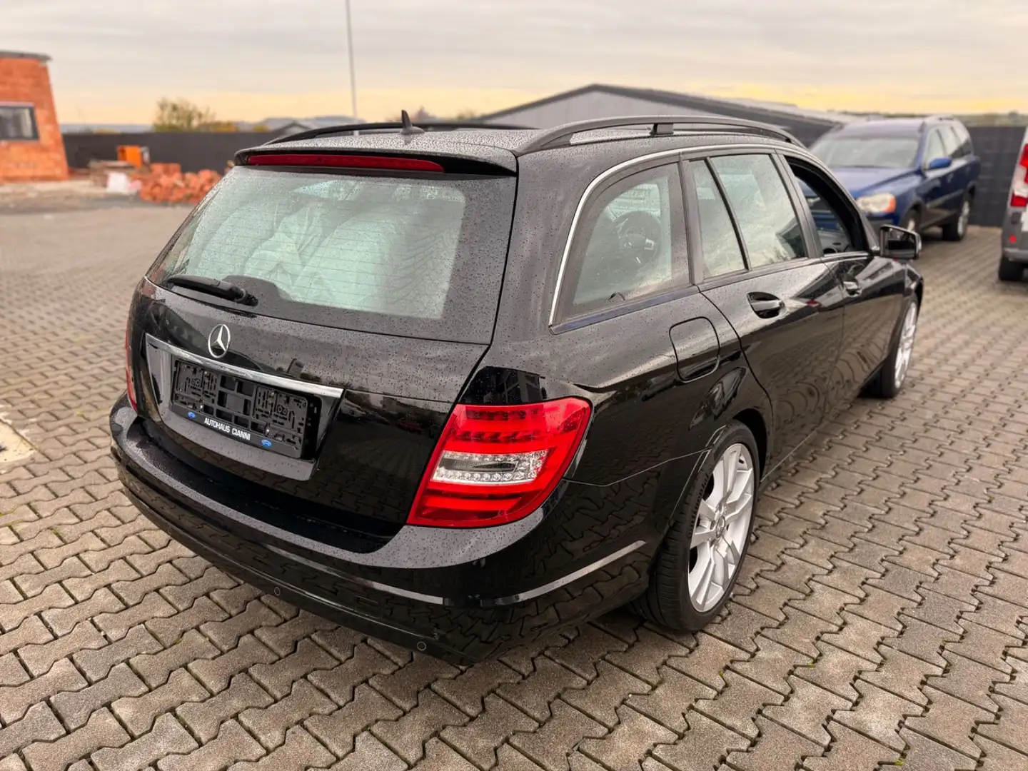 Mercedes-Benz C 180 T CGI BlueEfficiency ** aus 2. Hand ** Schwarz - 2