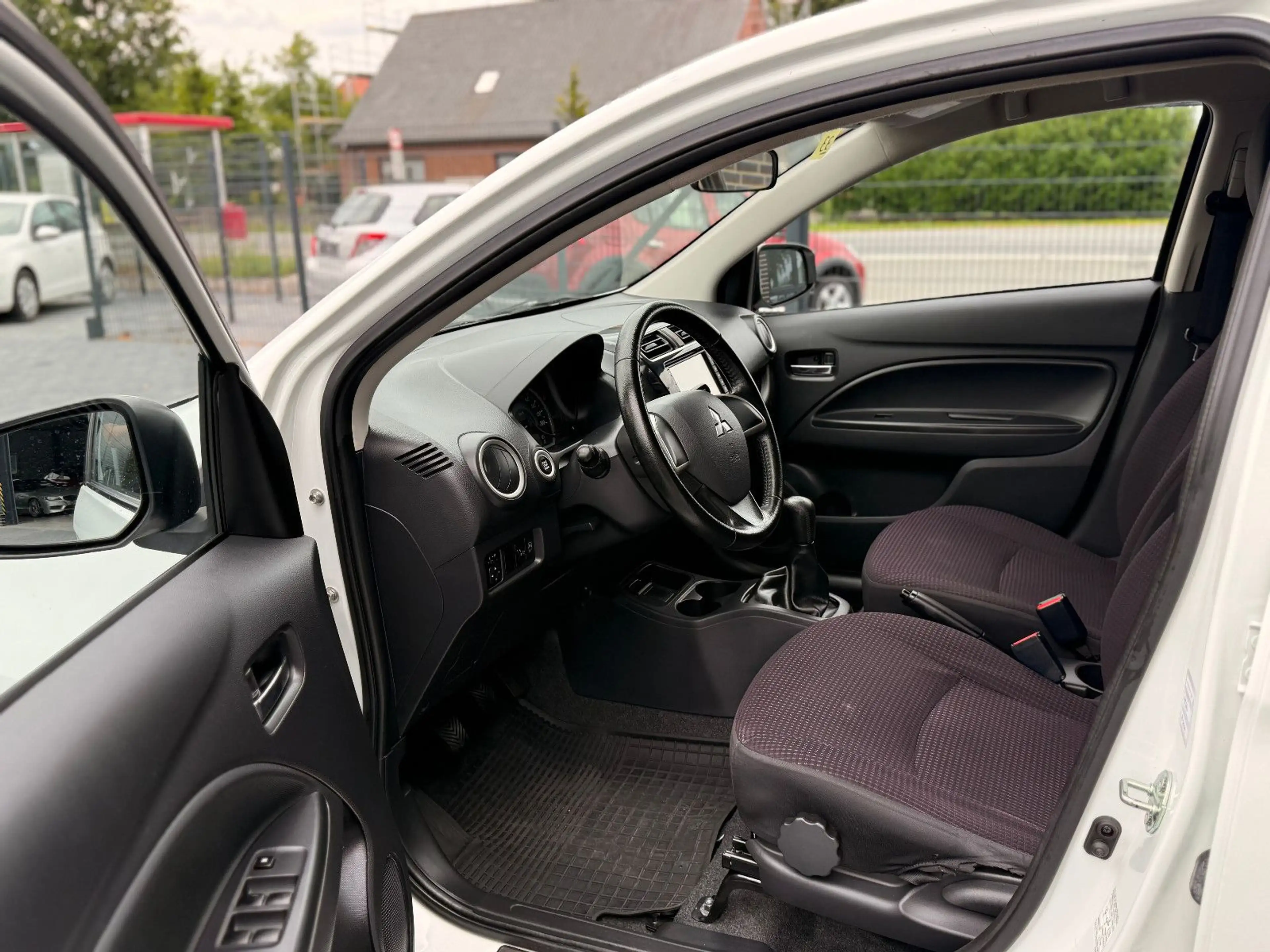 Mitsubishi Space Star Shine+*Navigation*Klimaautomatik*ZV* — photo 9