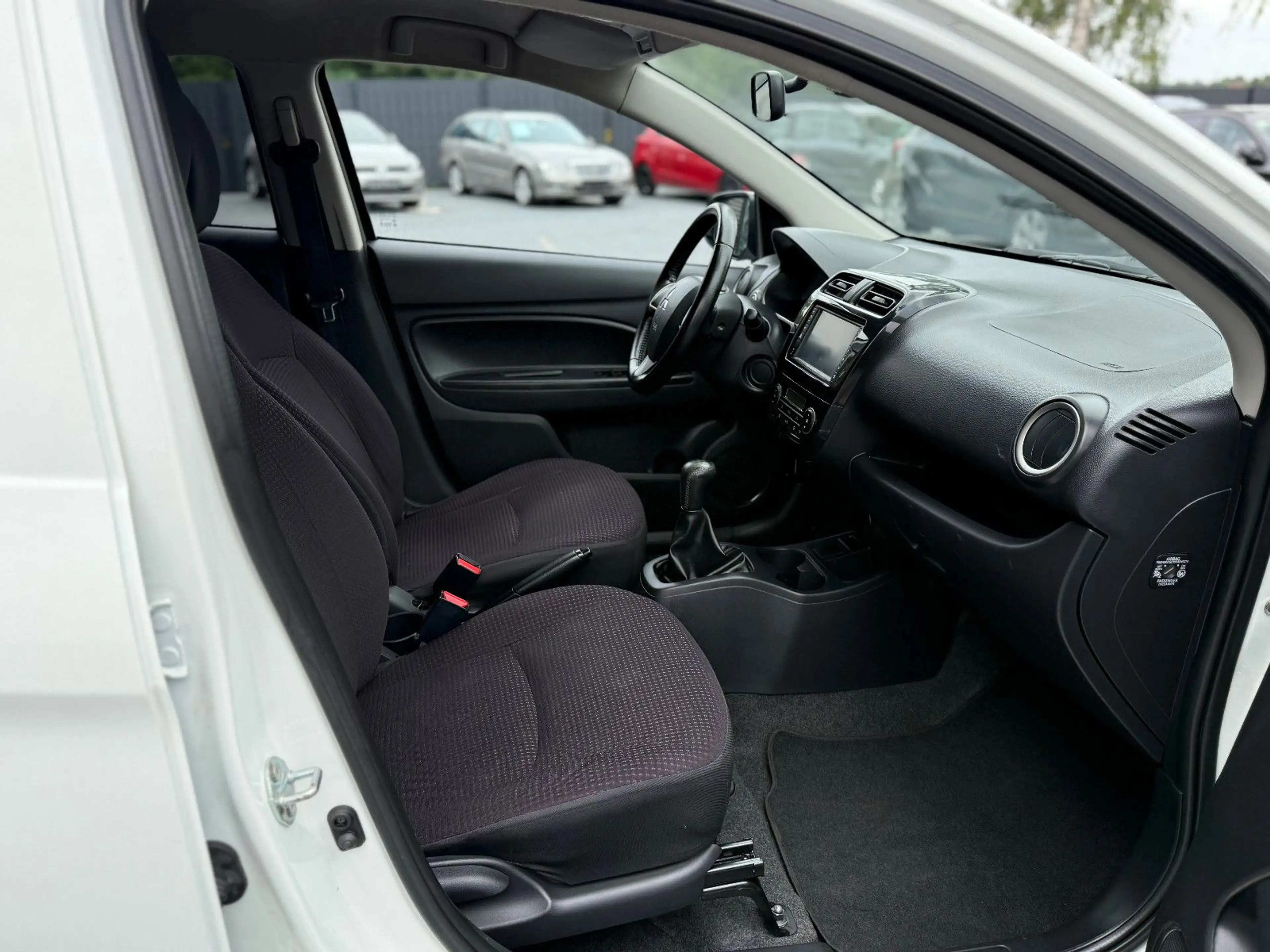 Mitsubishi Space Star Shine+*Navigation*Klimaautomatik*ZV* — photo 14