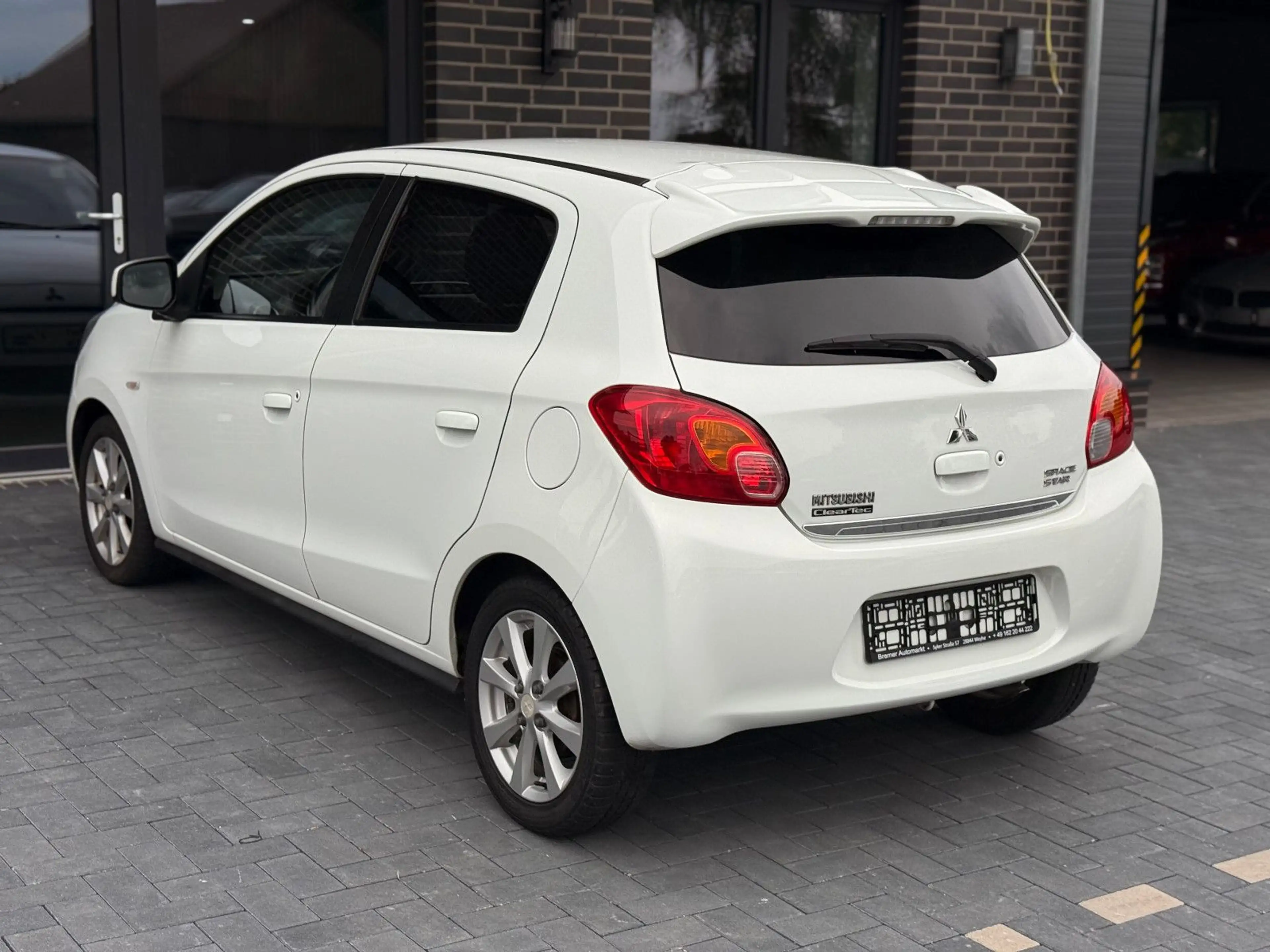 Mitsubishi Space Star Shine+*Navigation*Klimaautomatik*ZV* — photo 4