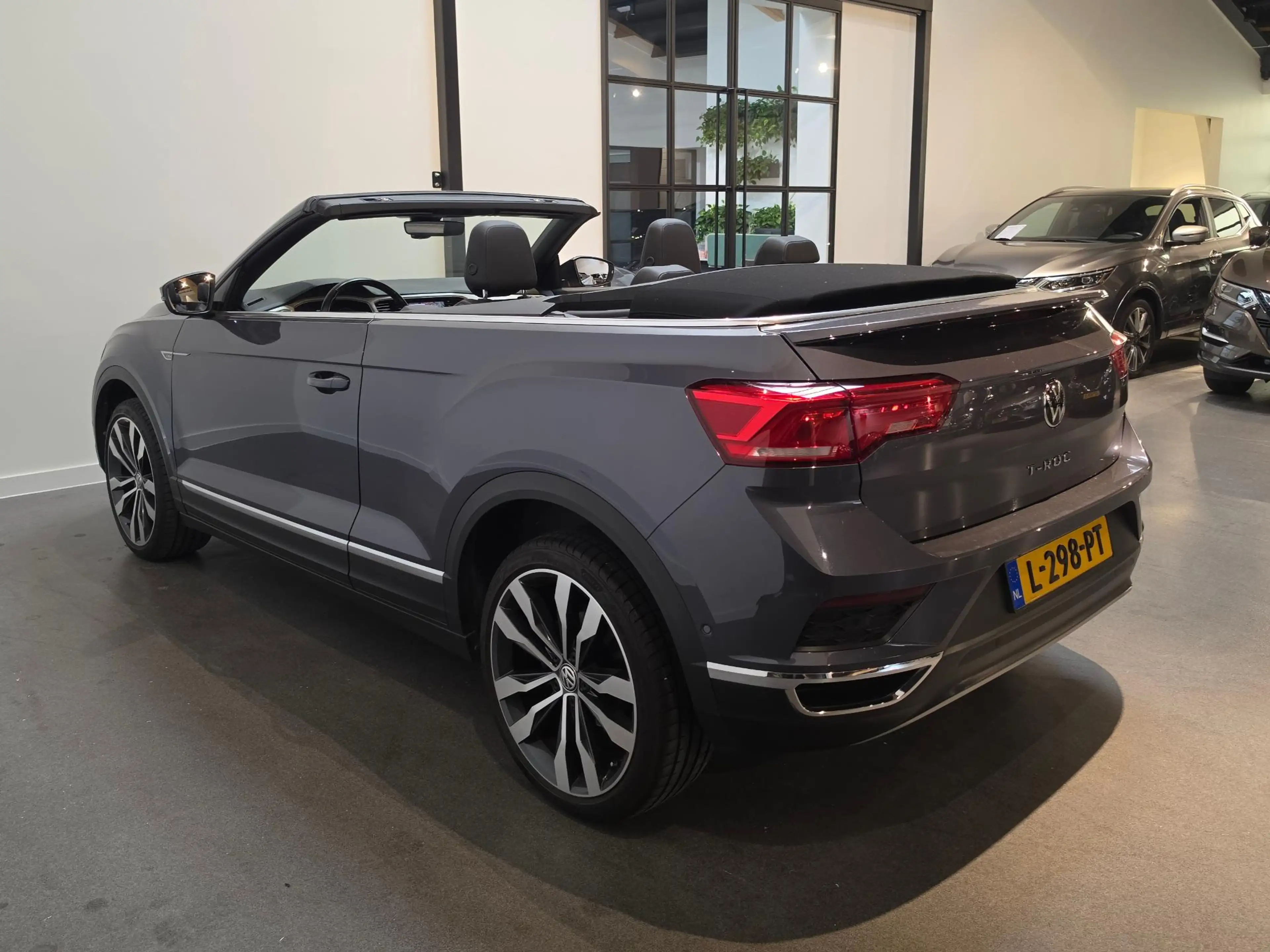 Volkswagen T-Roc Cabrio 1.5 TSI R-Line Stoel & Stuurverwarming - Ap — photo 5