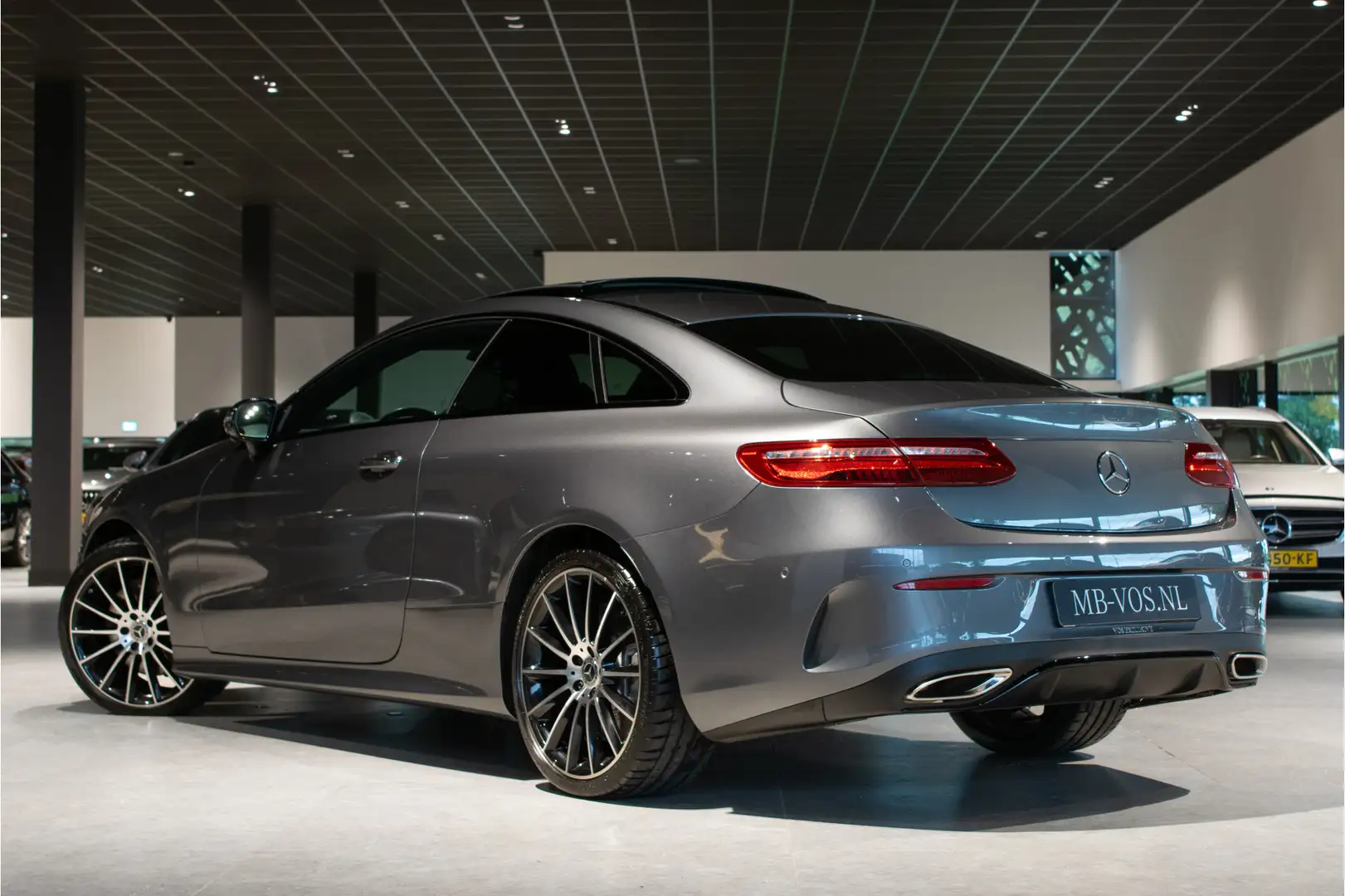 Mercedes-Benz E 400 Coupé 4-M AMG Night|ACC|Keyless|Soflclose|Mem|Pano Grijs - 2