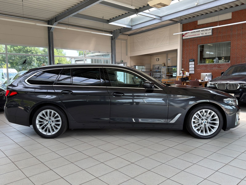 BMW 530 i Touring Luxury Line / HUD / PANO / R-Cam — photo 12