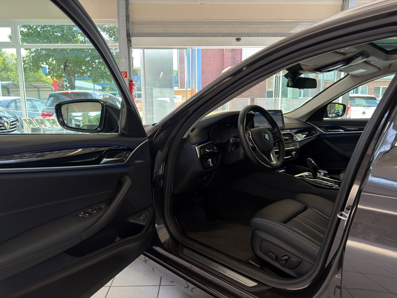 BMW 530 i Touring Luxury Line / HUD / PANO / R-Cam — photo 15