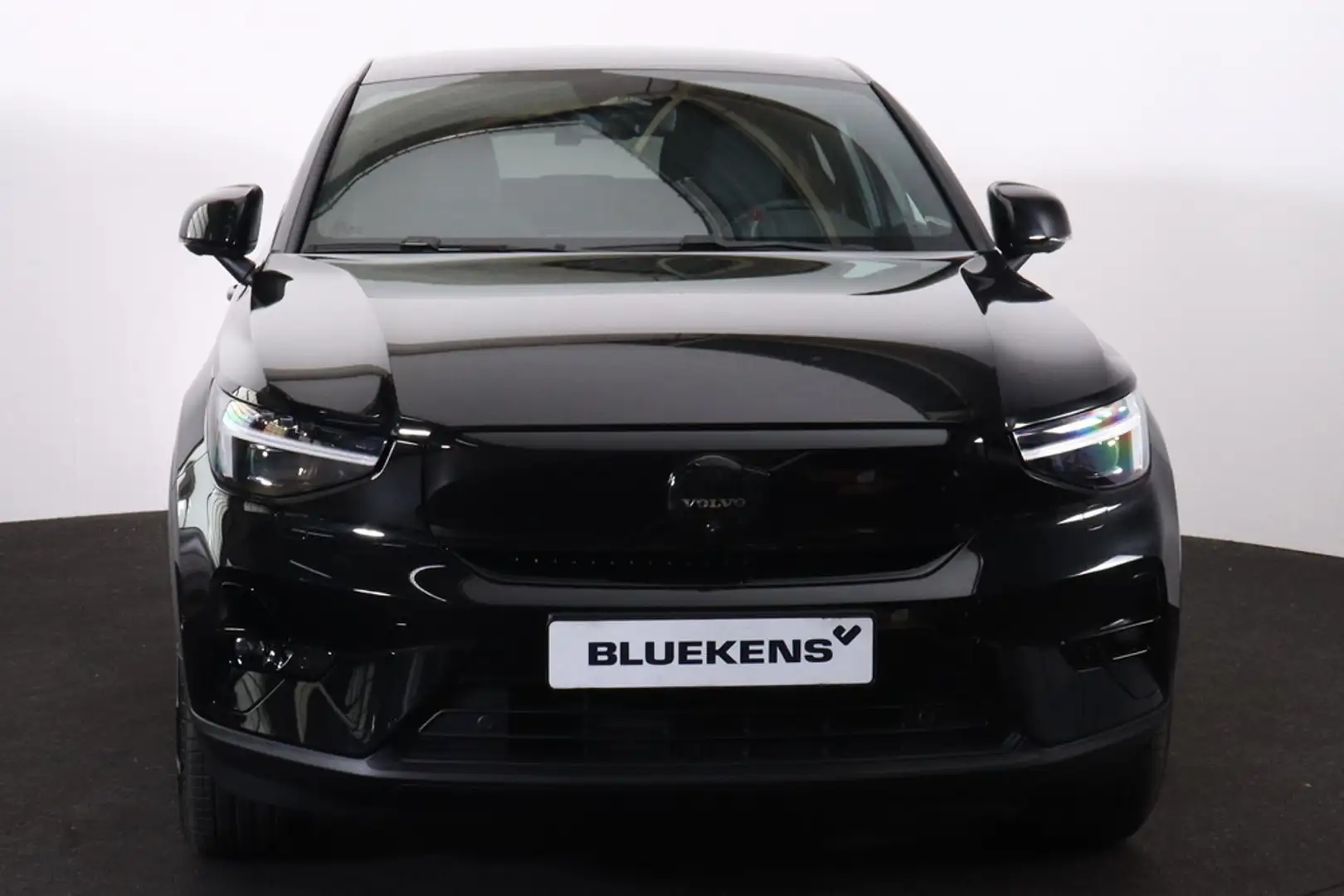 Volvo EC40 Performance Ultra Black Edition 82 kWh - Panoramad Negru - 2