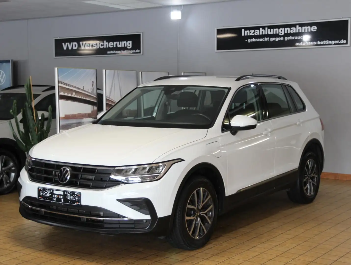 Volkswagen Tiguan Life 1.4 TSI,DSG,AHK,Lenkradhzg,Navi,Mass Blanc - 1