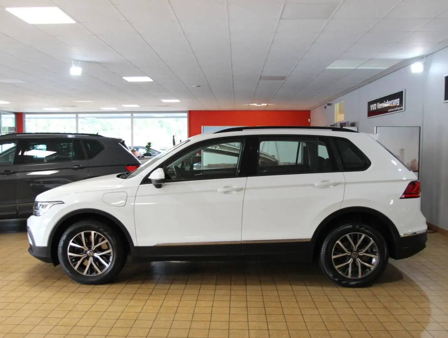 Volkswagen Tiguan Life 1.4 TSI,DSG,AHK,Lenkradhzg,Navi,Mass Blanc - 2