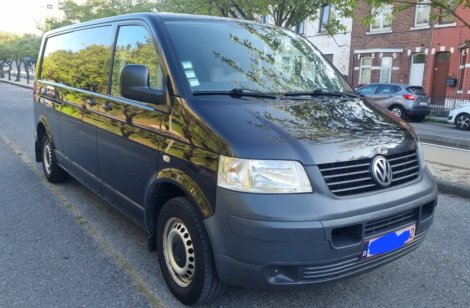 Volkswagen T5 Multivan 1.9 TDi Family - 1