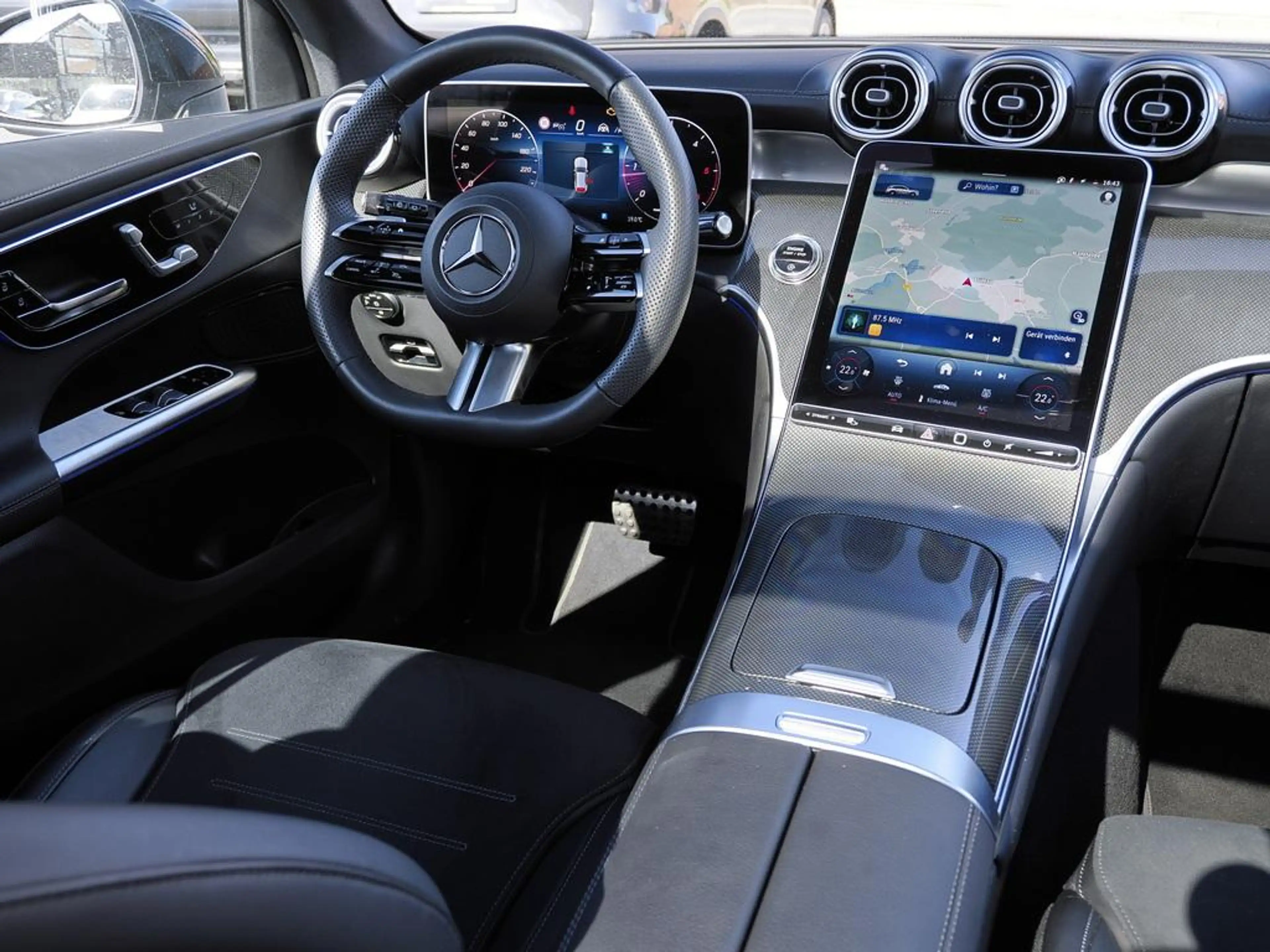 Mercedes-Benz GLC 300 d AMG 4M AHK PANO SHZ KLIMA — photo 10