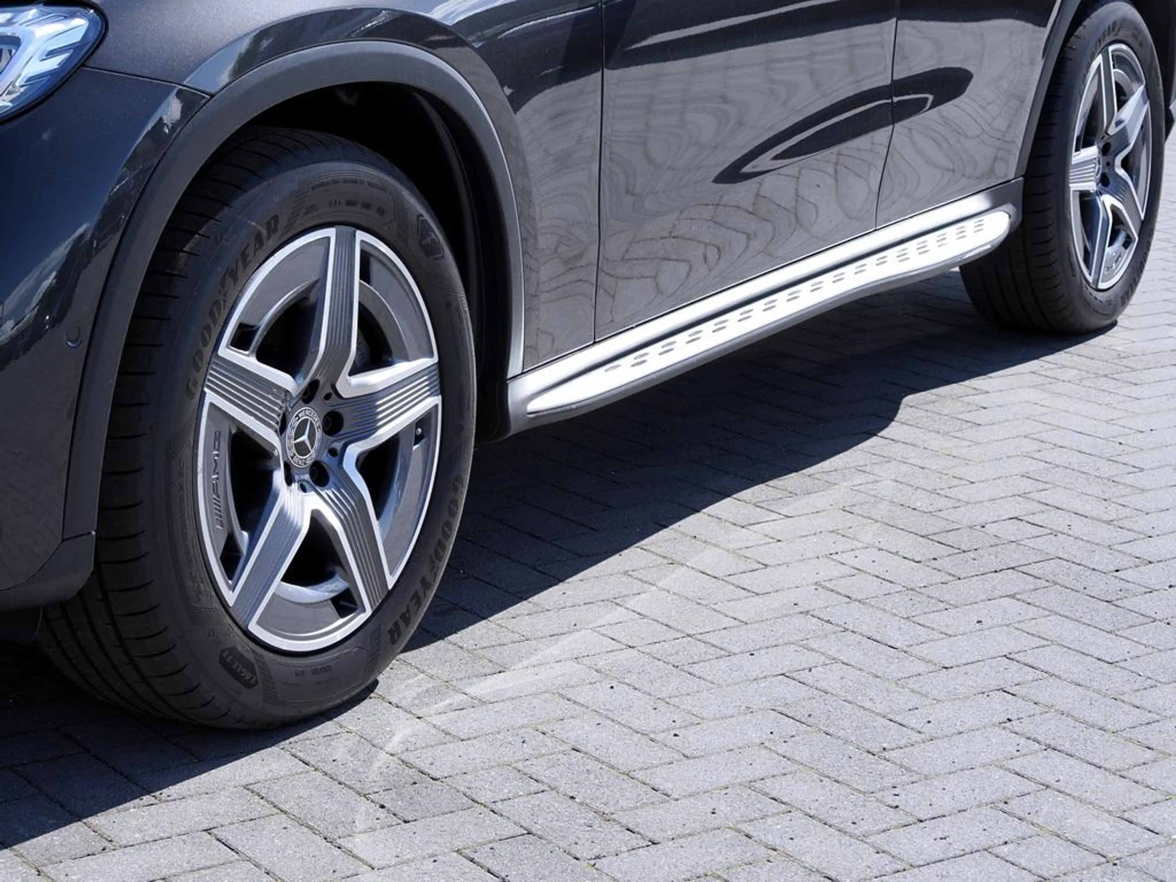 Mercedes-Benz GLC 300 d AMG 4M AHK PANO SHZ KLIMA — photo 7