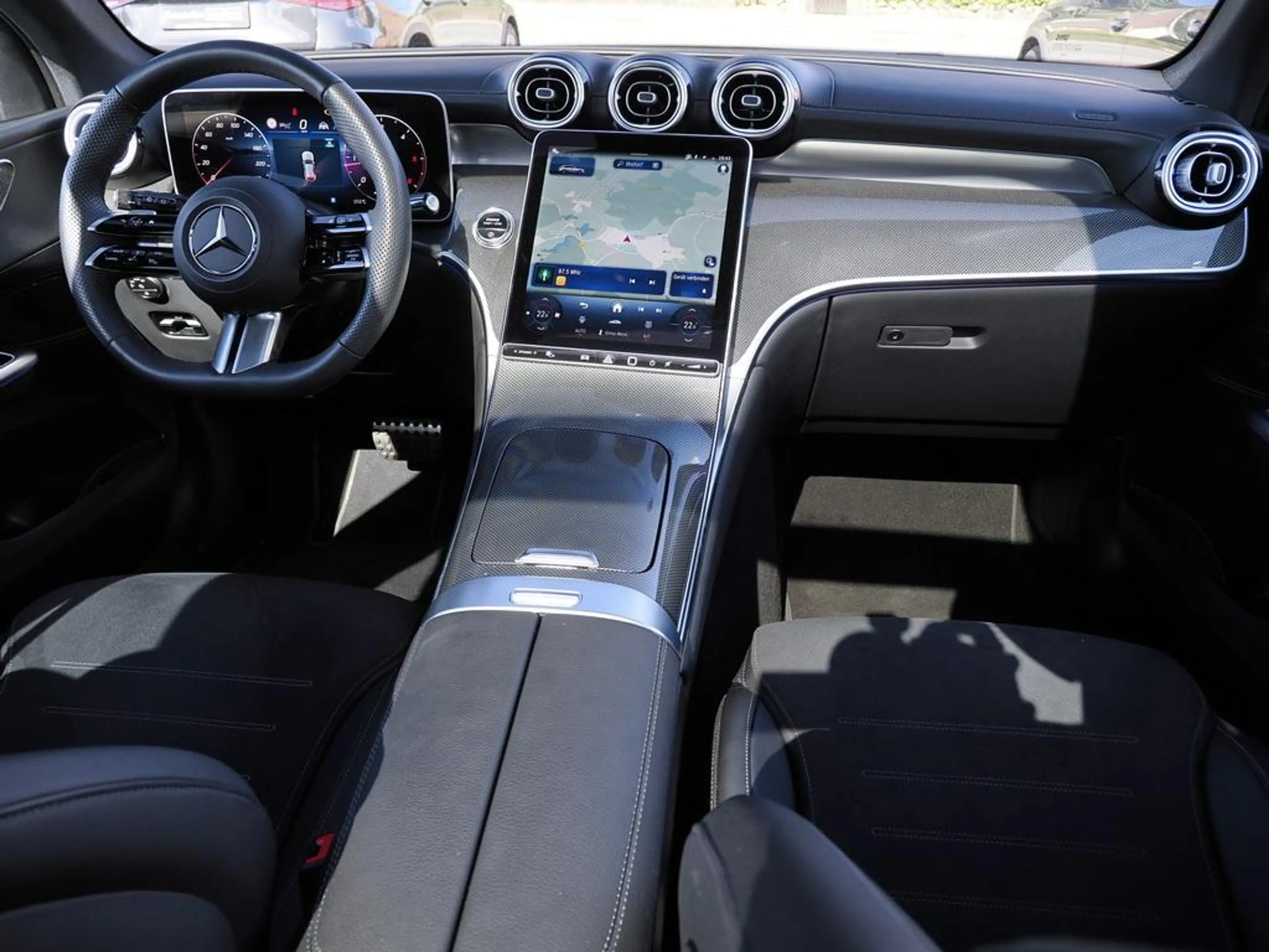 Mercedes-Benz GLC 300 d AMG 4M AHK PANO SHZ KLIMA — photo 13
