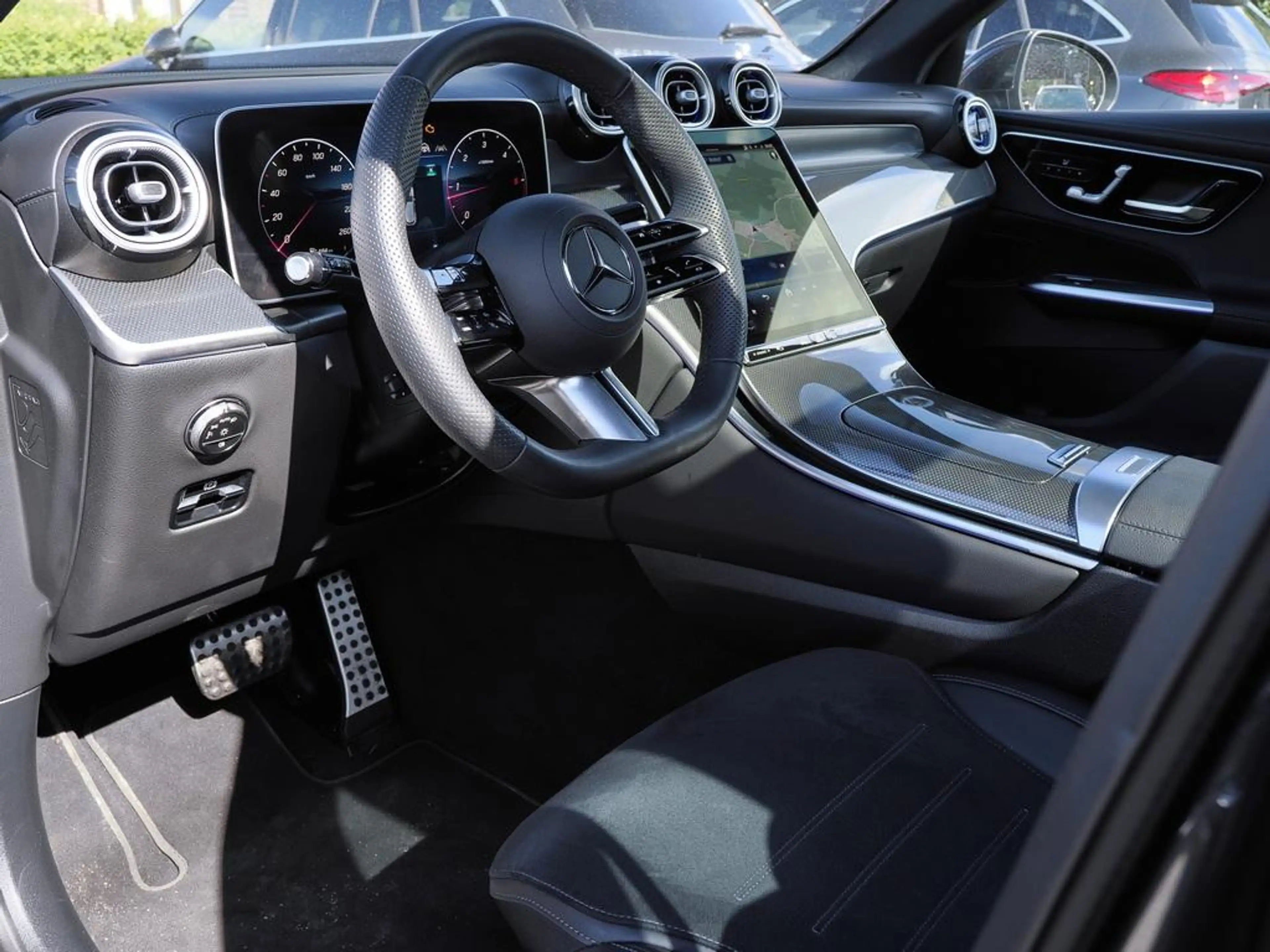 Mercedes-Benz GLC 300 d AMG 4M AHK PANO SHZ KLIMA — photo 8