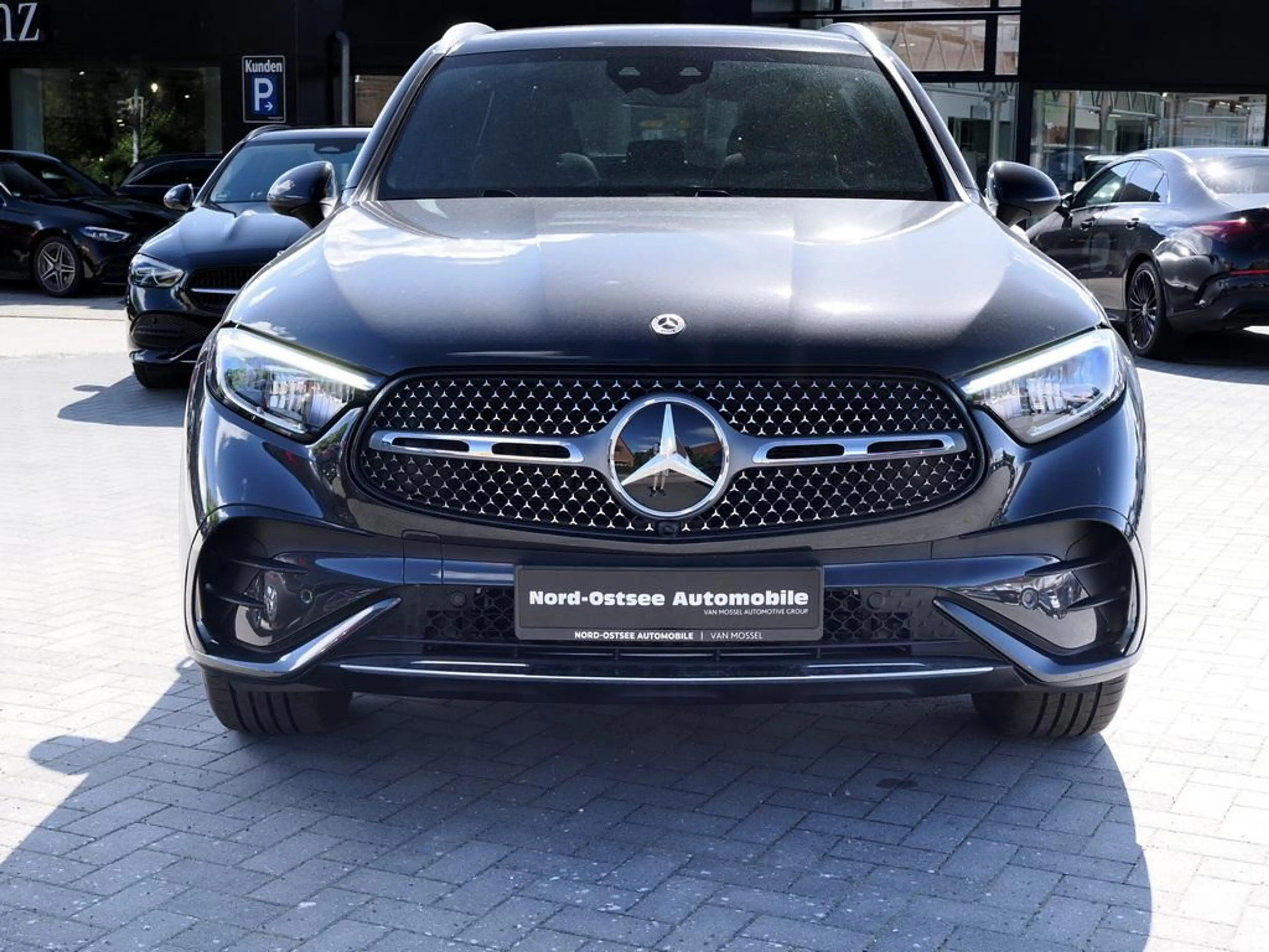 Mercedes-Benz GLC 300 d AMG 4M AHK PANO SHZ KLIMA — photo 4