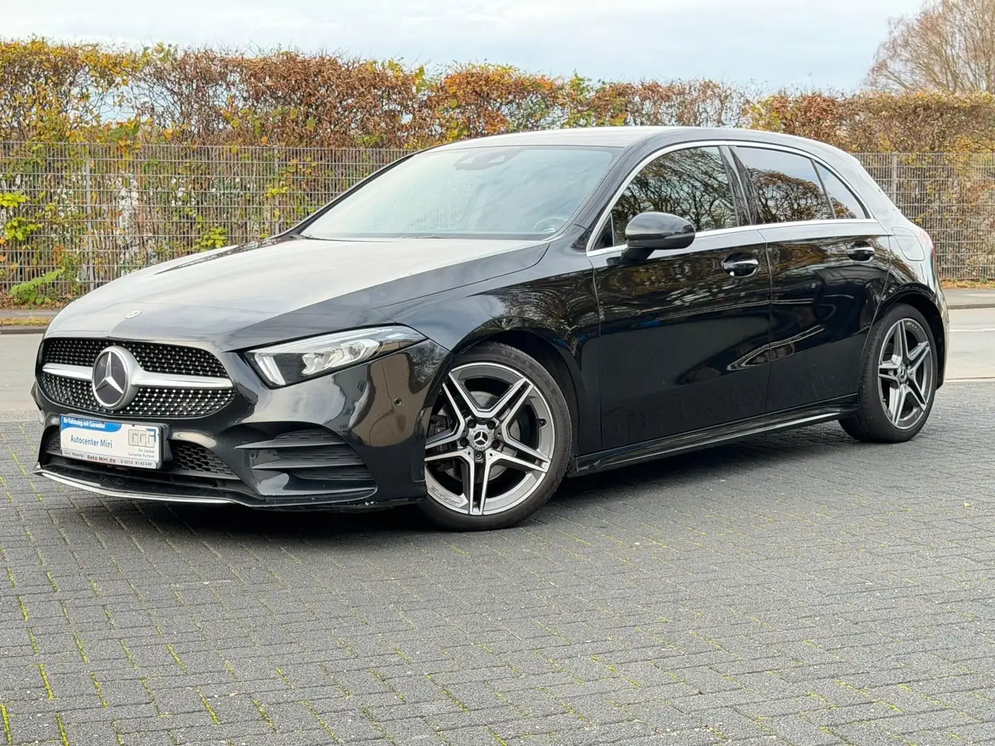 Mercedes-Benz A 180 d AMG Line Night Paket -Kamera-Leder-LED- Schwarz - 2