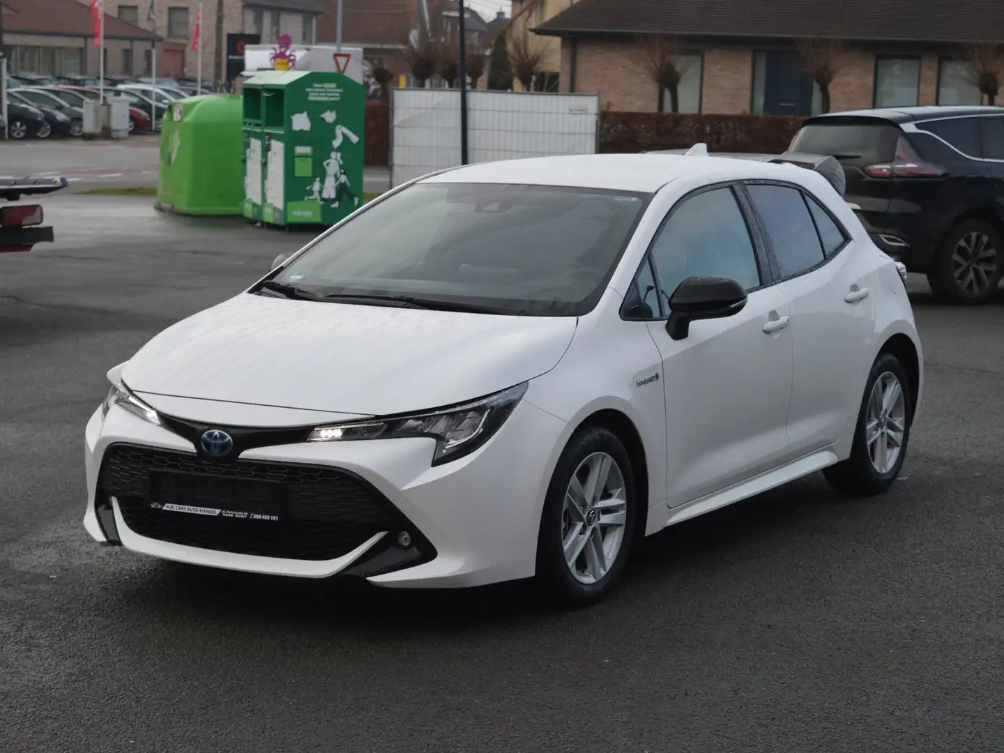 Toyota Corolla 1.8 Hybride Dynamic Plus e-CVT bijela - 1