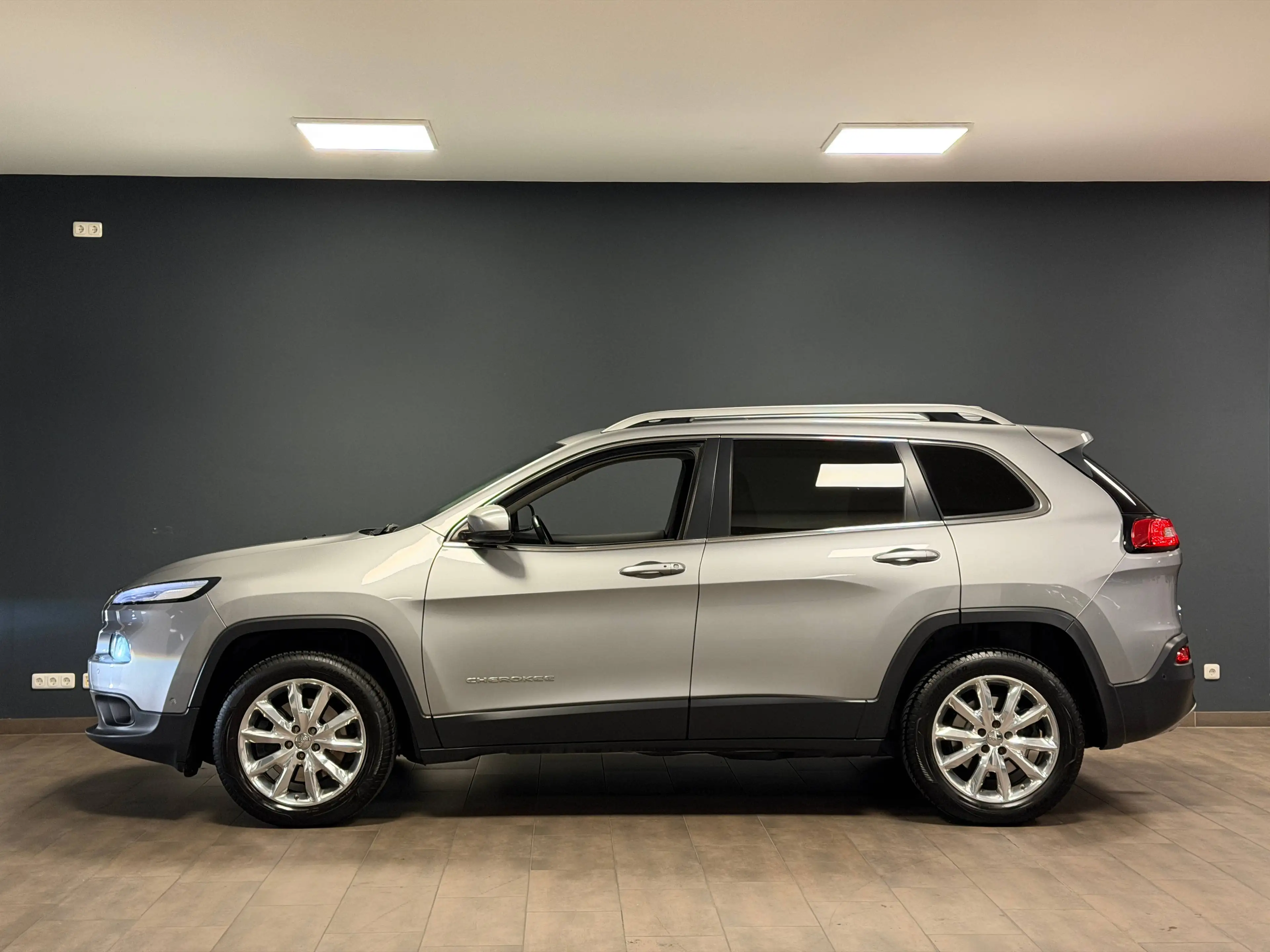 Jeep Cherokee 2.0 Limited 4WD /PANO/LEDER/MEMO/ACC/SZBELÜFT/LENKHZ/AHK — photo 2