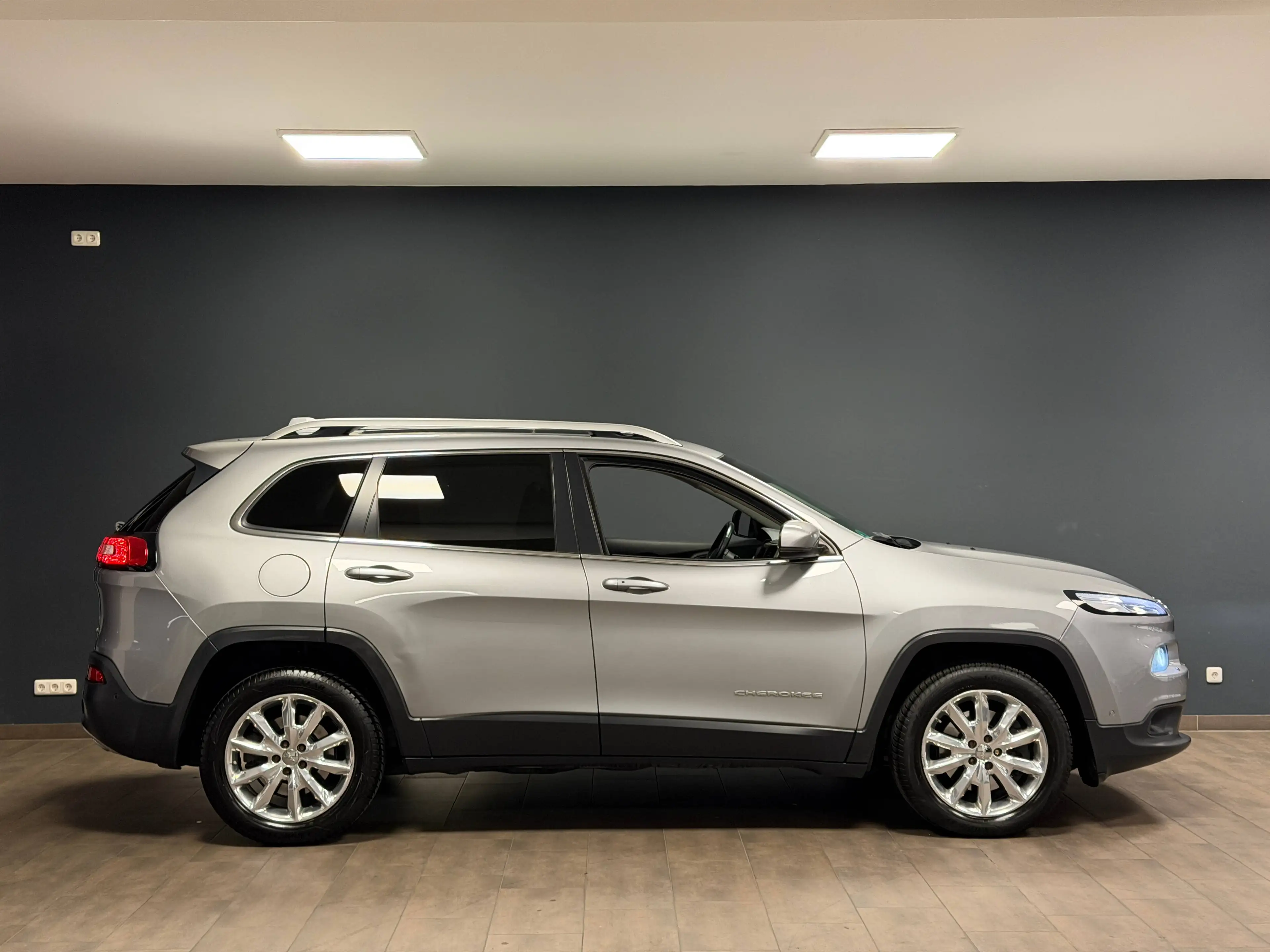 Jeep Cherokee 2.0 Limited 4WD /PANO/LEDER/MEMO/ACC/SZBELÜFT/LENKHZ/AHK — photo 8