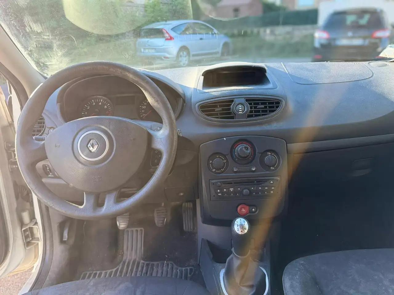 Renault Clio Citadine 3 portes — photo 3