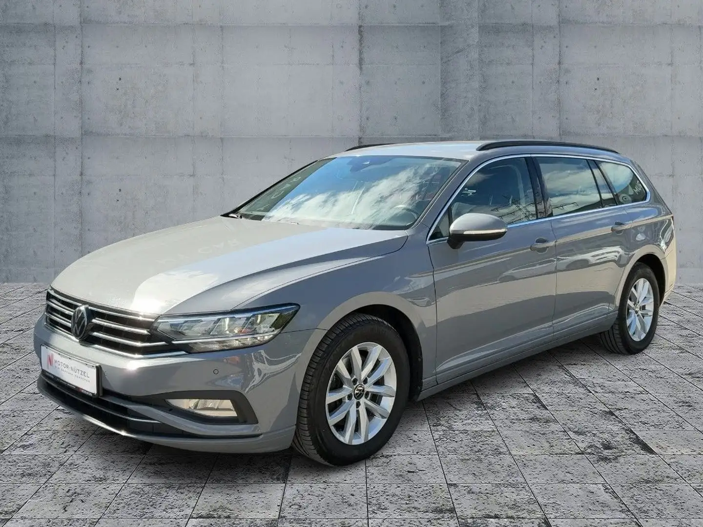 Volkswagen Passat Variant 2.0 TDI DSG BUSINESS LED+NAV+SHZ Grijs - 2