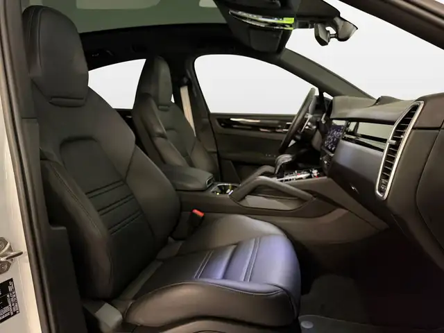 Porsche Cayenne view 14