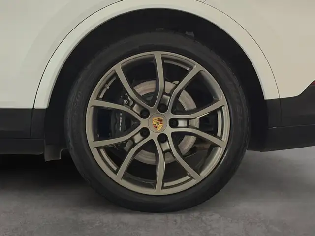 Porsche Cayenne view 9