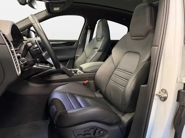 Porsche Cayenne view 15