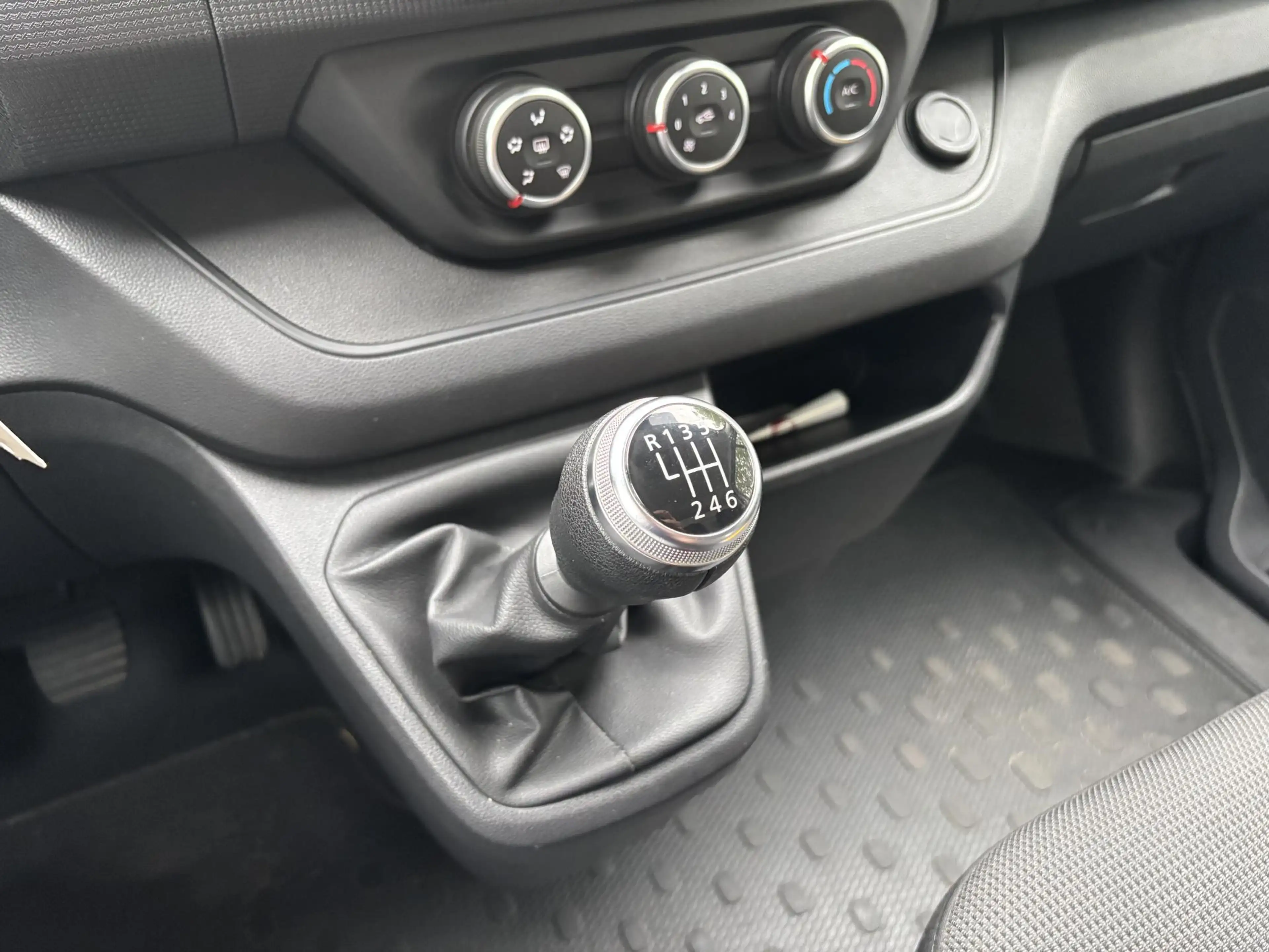 Renault Trafic 2.0 dCi 130 T29 L1H1 Comfort Airco | Betimmering l — photo 17