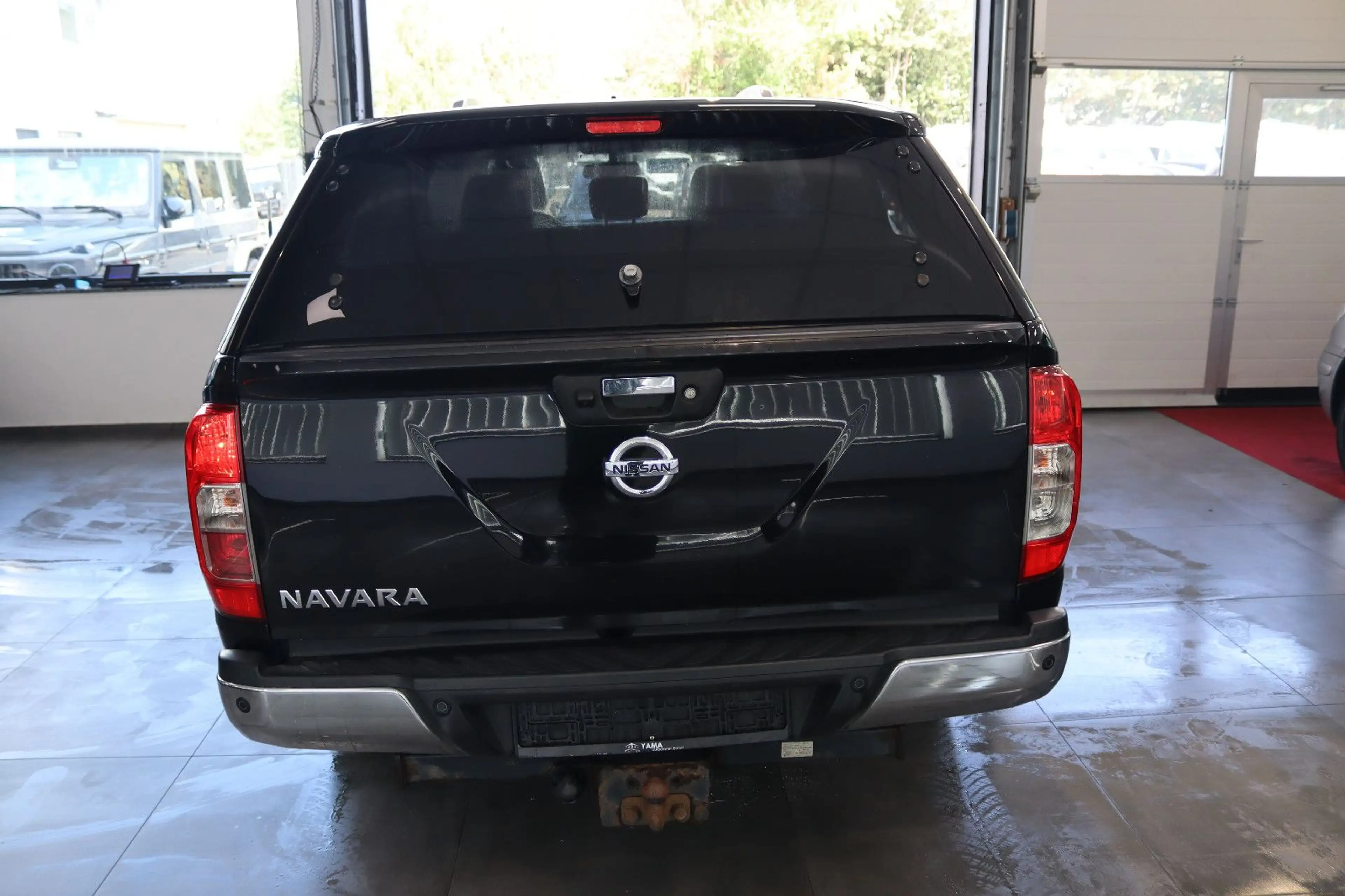 Nissan Navara NP300 Tekna Double Cab 4x4 — photo 6