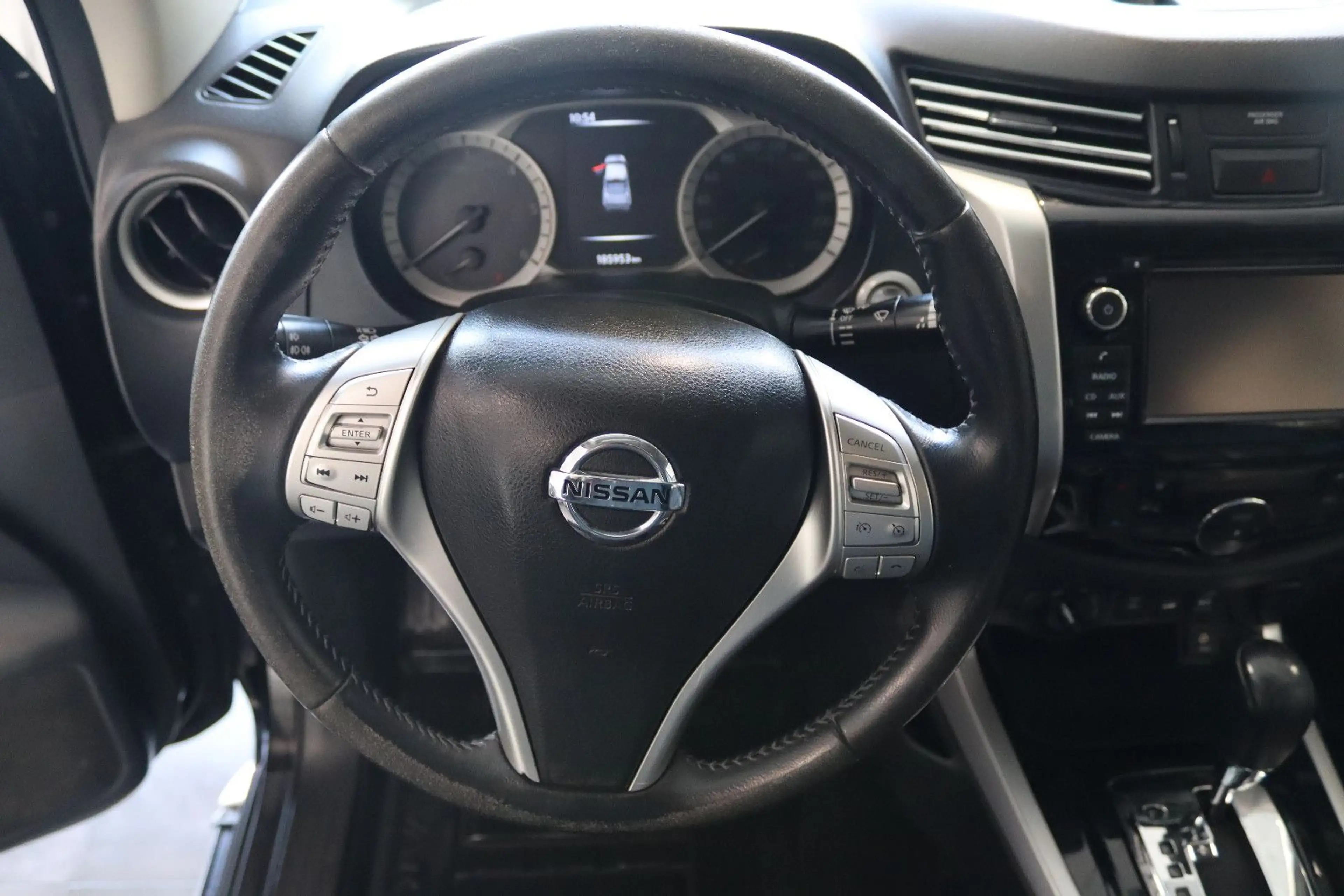 Nissan Navara NP300 Tekna Double Cab 4x4 — photo 13