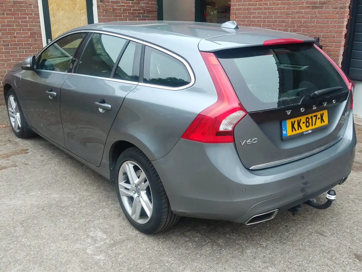 Volvo V60 V60 2.4 D5 Tw.En. L. Ed Grijs - 1