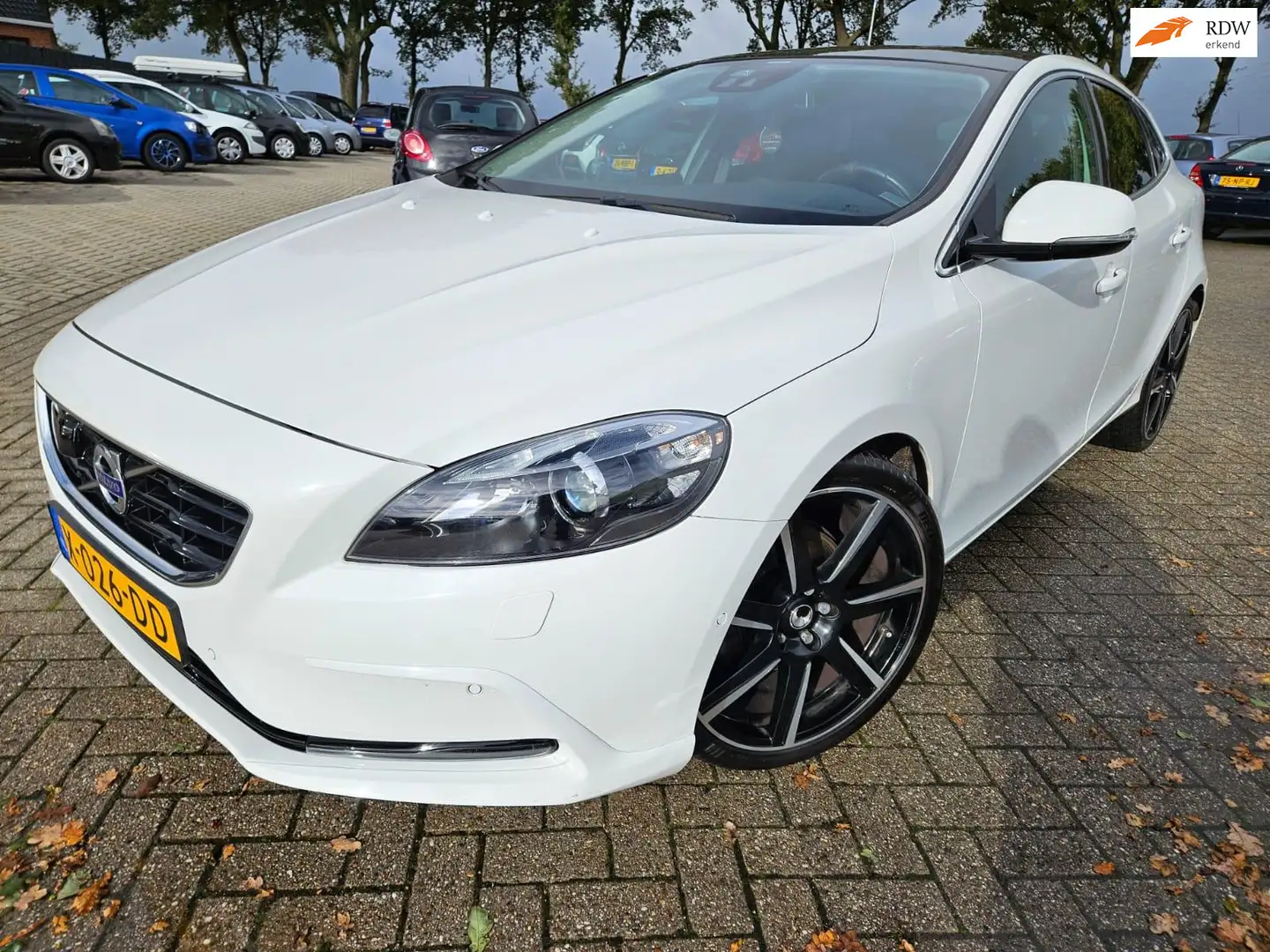 Volvo V40 1.6 T4 Summum 2012. Heico/Climate/Cruise/Leder/Pan Wit - 1