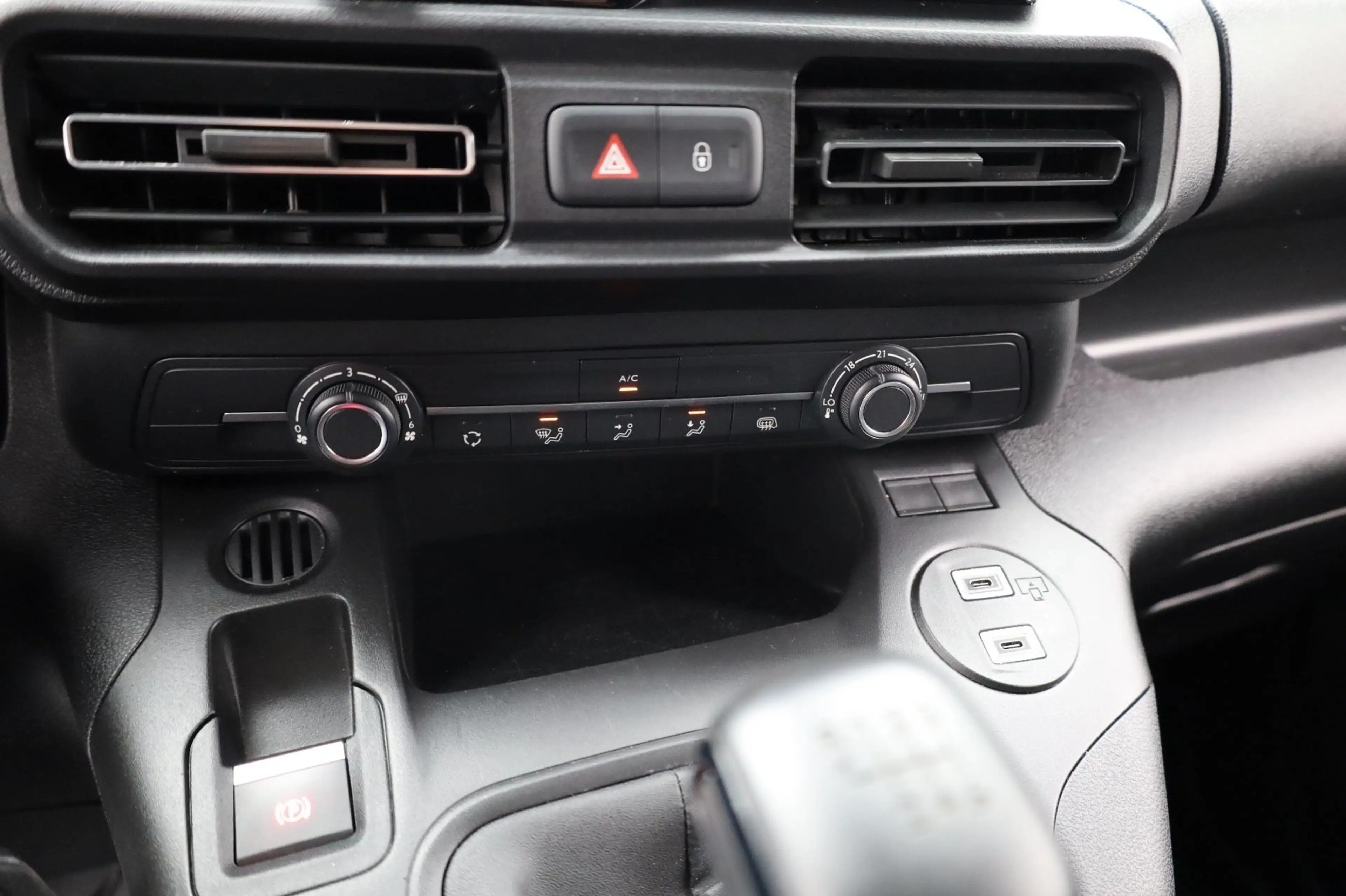 Peugeot Partner 1.5 BlueHDi 100 S&S L1 Trekhaak | Kunststof Laadvl — photo 25