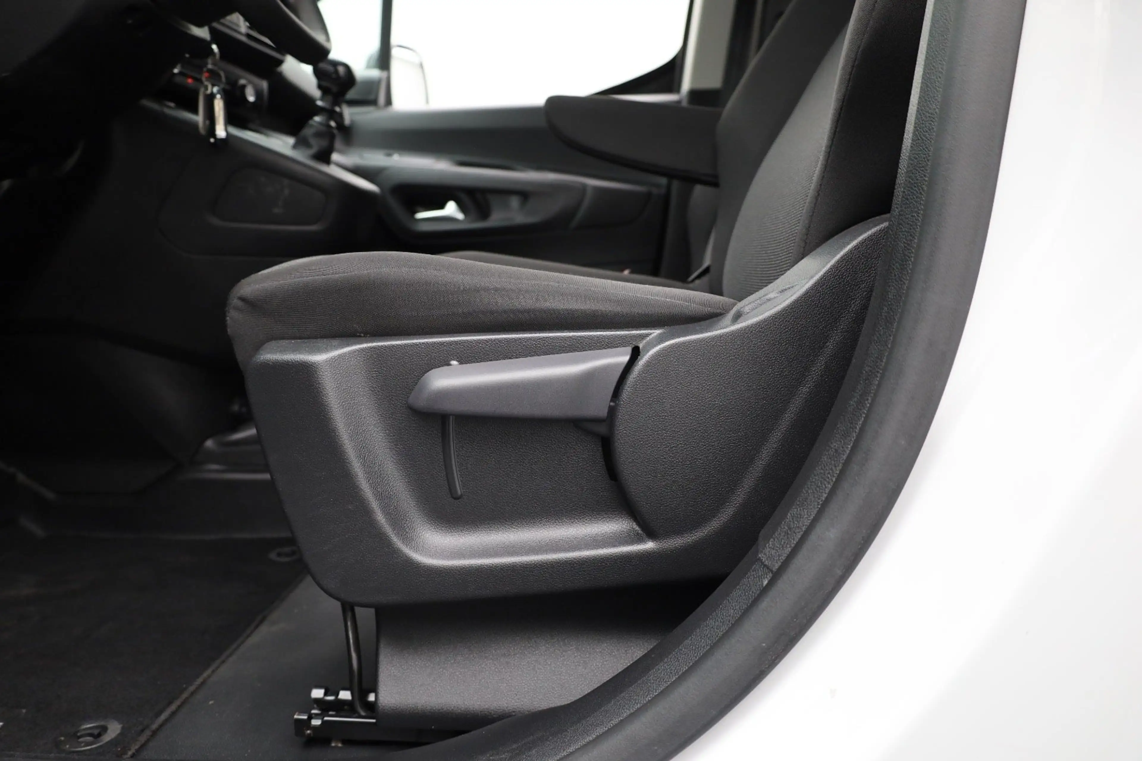Peugeot Partner 1.5 BlueHDi 100 S&S L1 Trekhaak | Kunststof Laadvl — photo 29