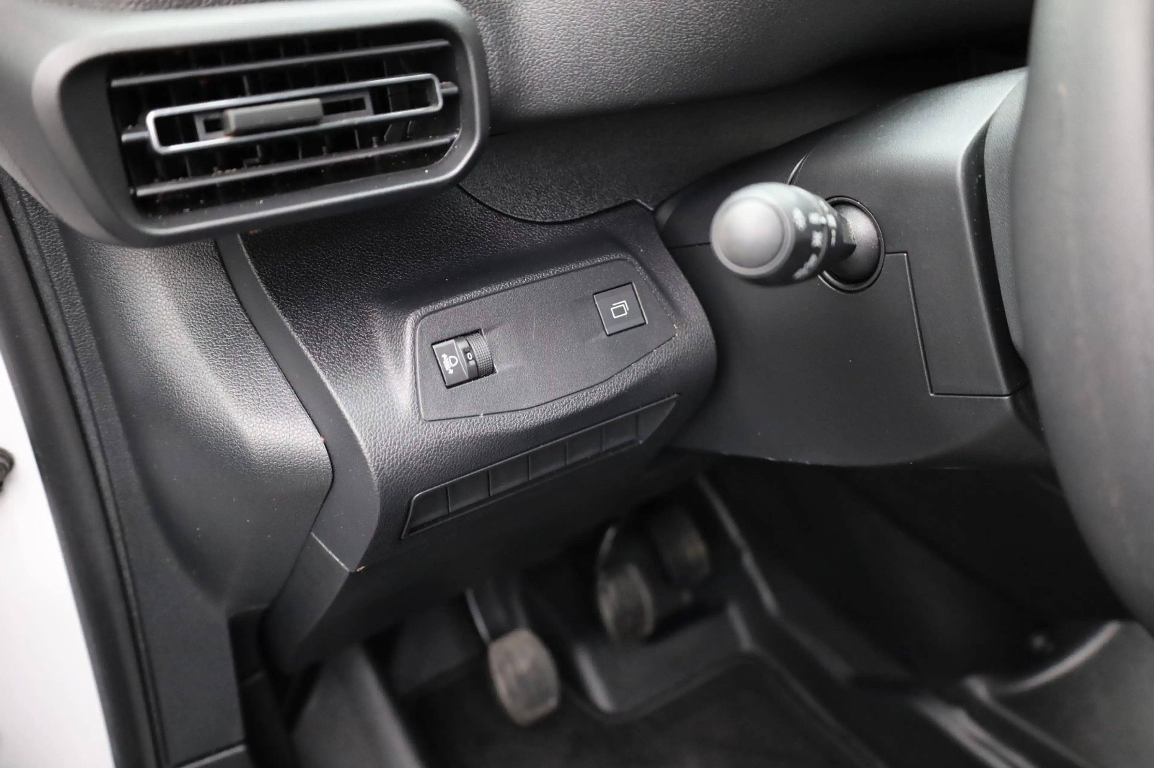 Peugeot Partner 1.5 BlueHDi 100 S&S L1 Trekhaak | Kunststof Laadvl — photo 31