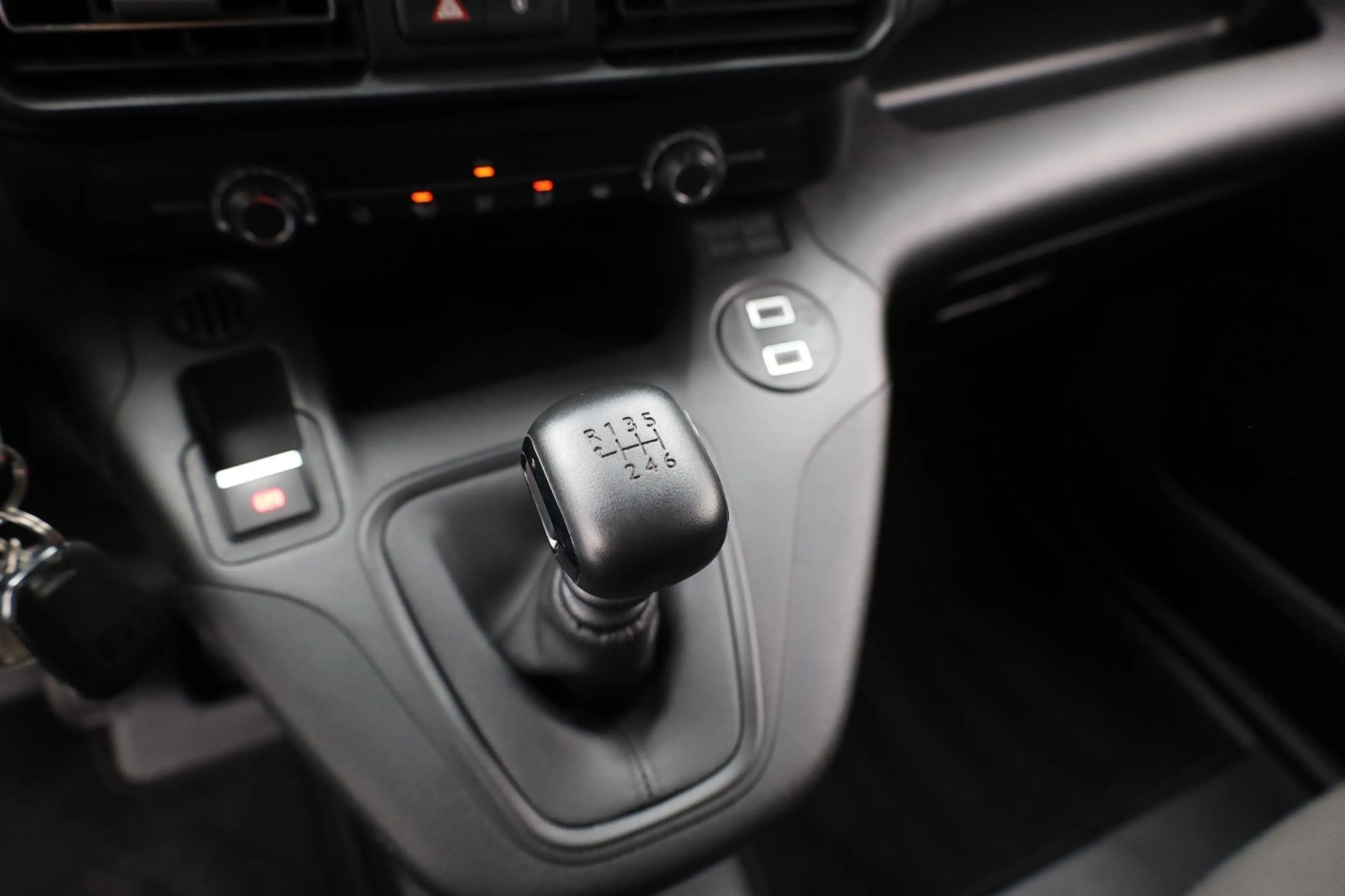 Peugeot Partner 1.5 BlueHDi 100 S&S L1 Trekhaak | Kunststof Laadvl — photo 18