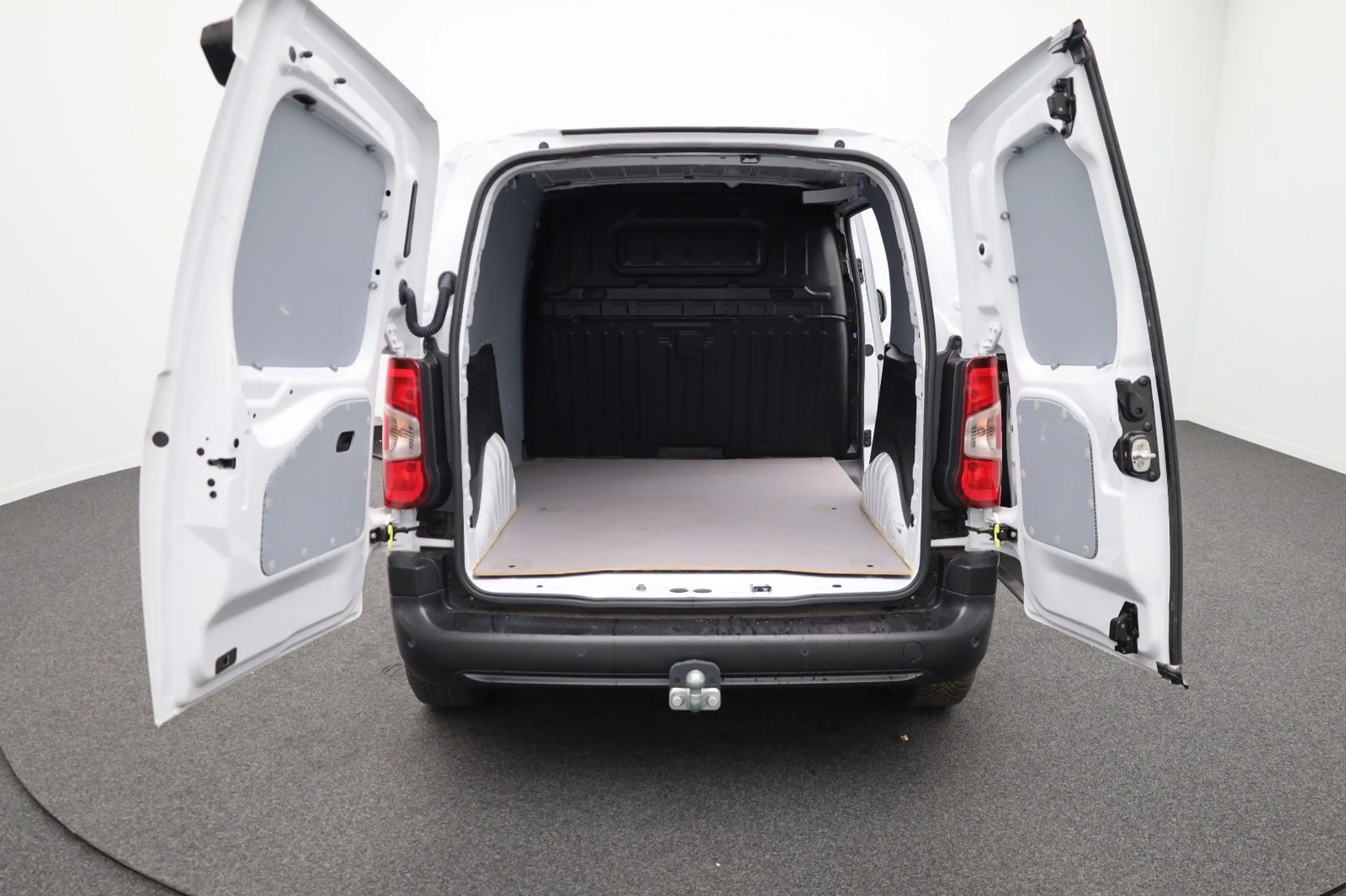 Peugeot Partner 1.5 BlueHDi 100 S&S L1 Trekhaak | Kunststof Laadvl — photo 13