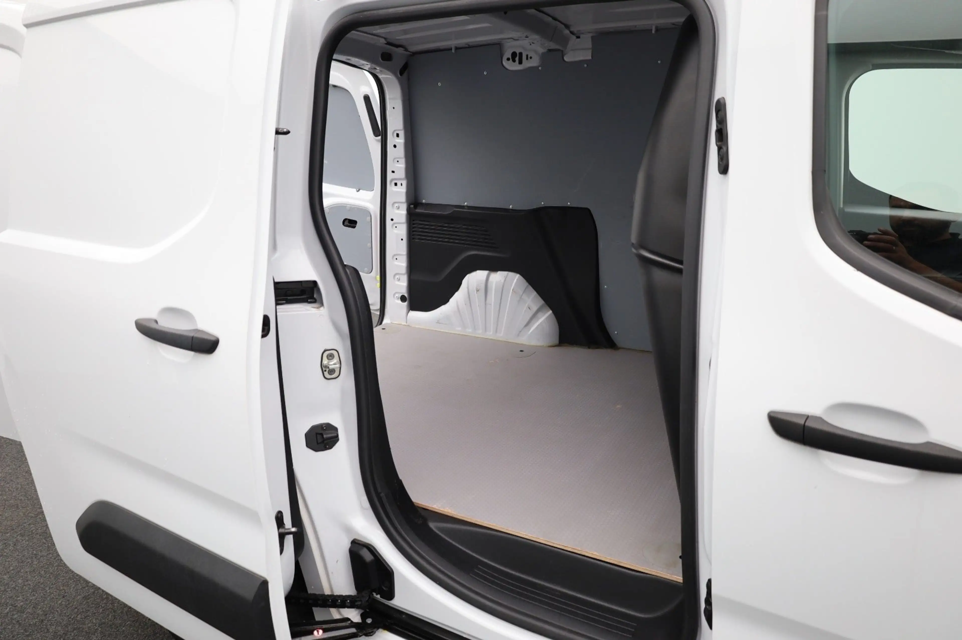 Peugeot Partner 1.5 BlueHDi 100 S&S L1 Trekhaak | Kunststof Laadvl — photo 15