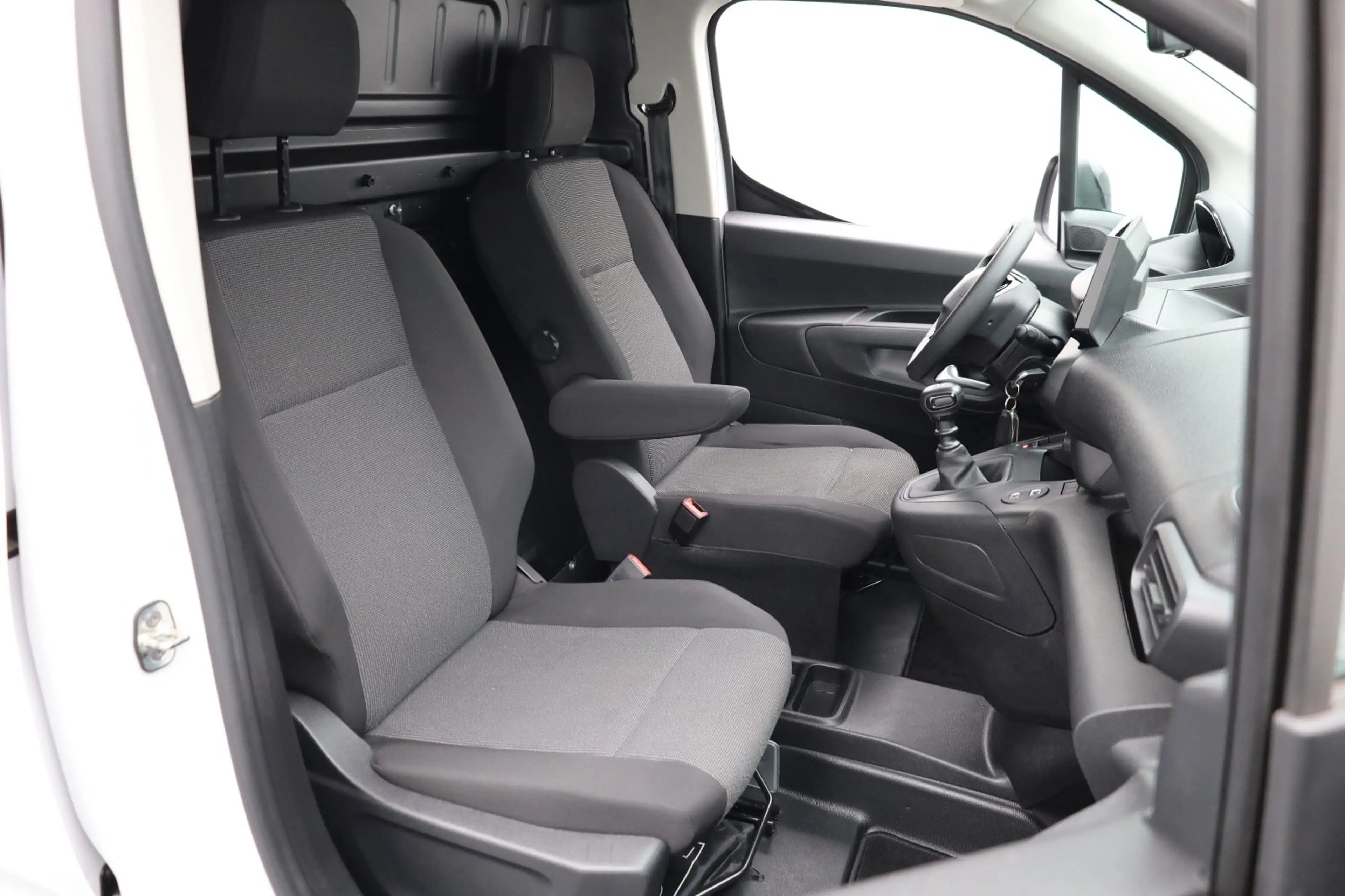 Peugeot Partner 1.5 BlueHDi 100 S&S L1 Trekhaak | Kunststof Laadvl — photo 10