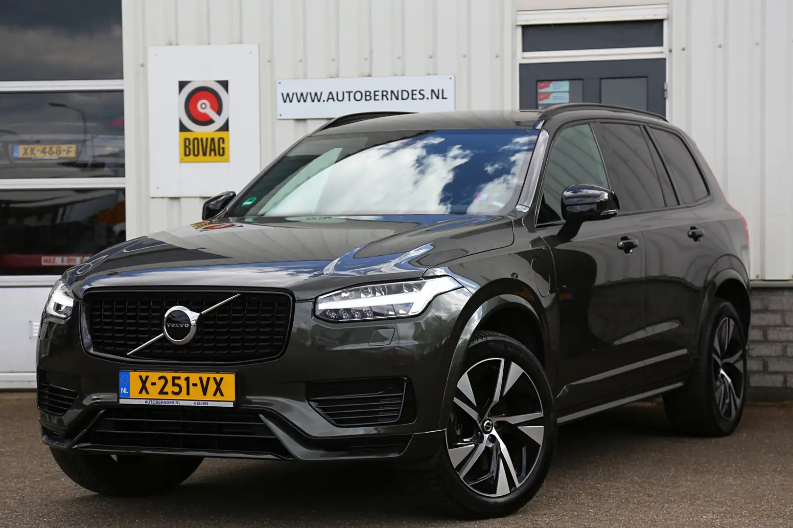 Volvo XC90 2.0 T8 456PK Long Range Recharge Plug-in AWD 7P R- Grau - 1