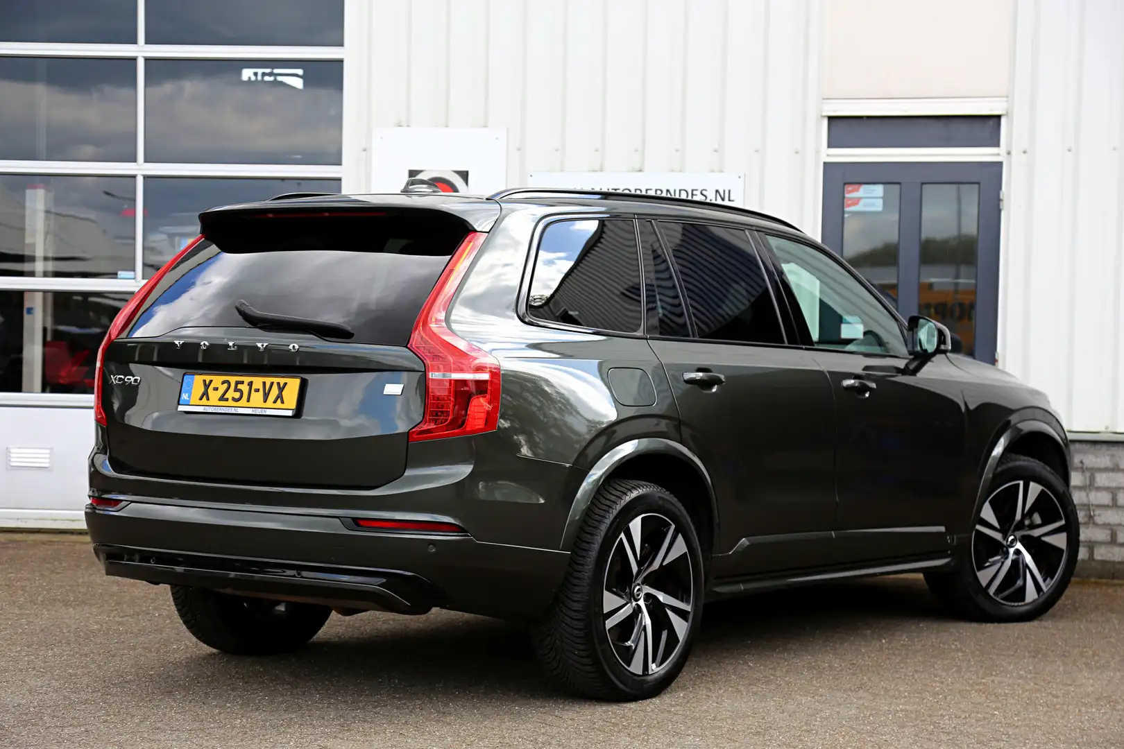 Volvo XC90 2.0 T8 456PK Recharge Plug-in AWD 7P R-Design*Face Grijs - 2