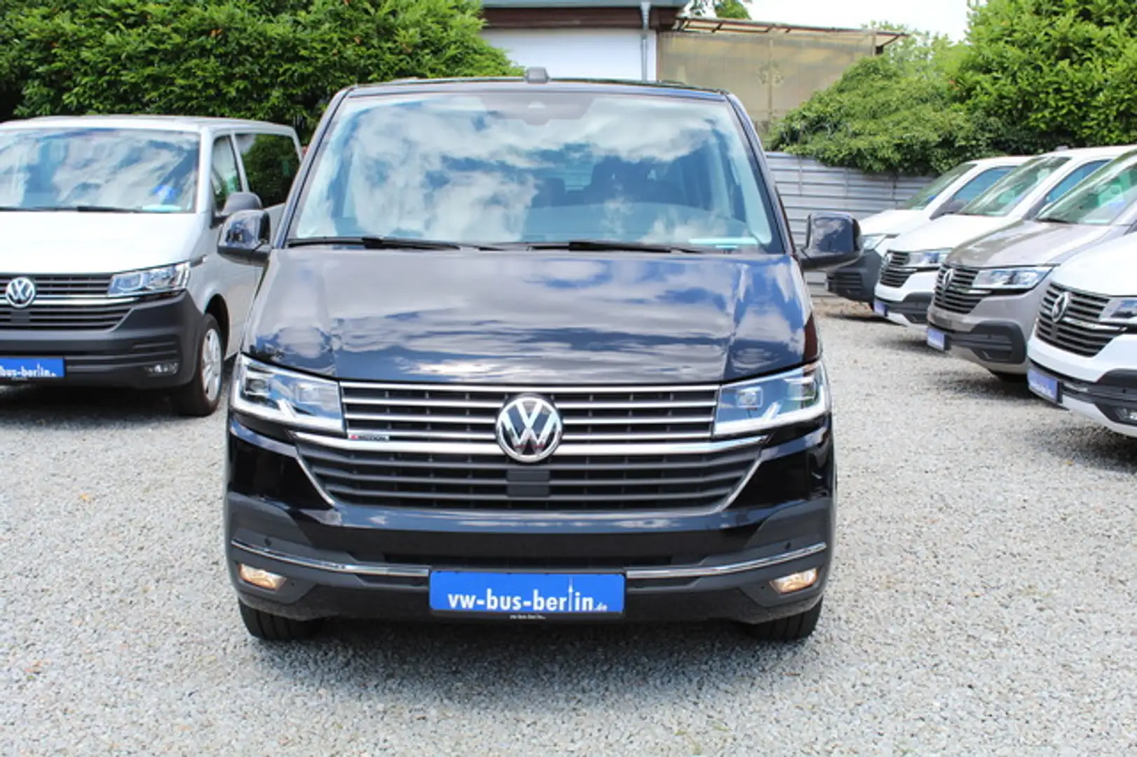Volkswagen T6.1 Multivan Generation SIX DSG 4Motion Standhz Schwarz - 2