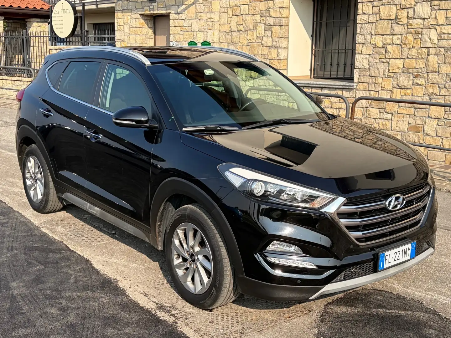Hyundai TUCSON Tucson 1.7 CRDi DCT Sound Edition Schwarz - 1