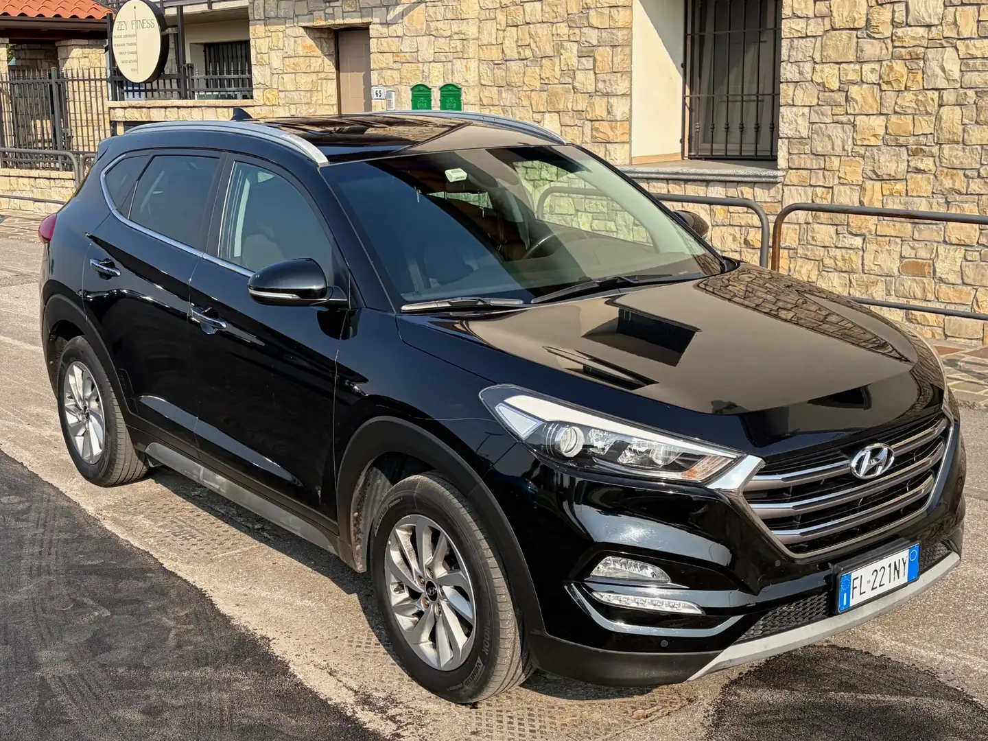 Hyundai TUCSON Tucson 1.7 CRDi DCT Sound Edition Schwarz - 2