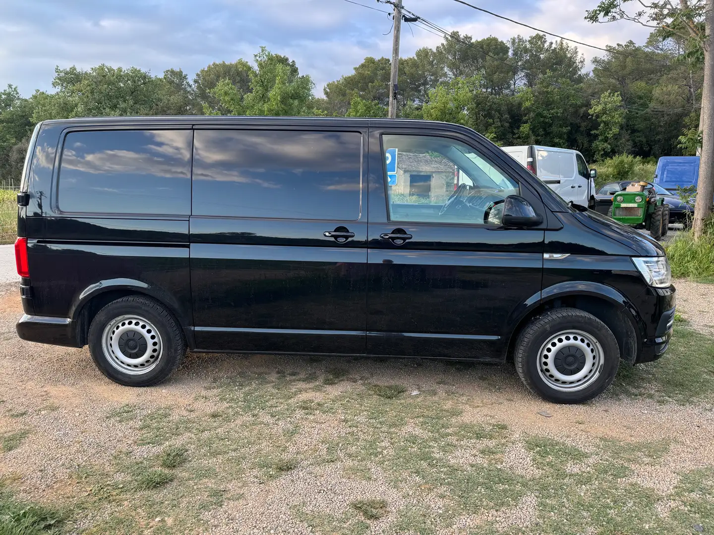 Volkswagen T6 Transporter Fourgon L1 2.0 TDI 16V Fourgon court DSG7 150ch Zwart - 2