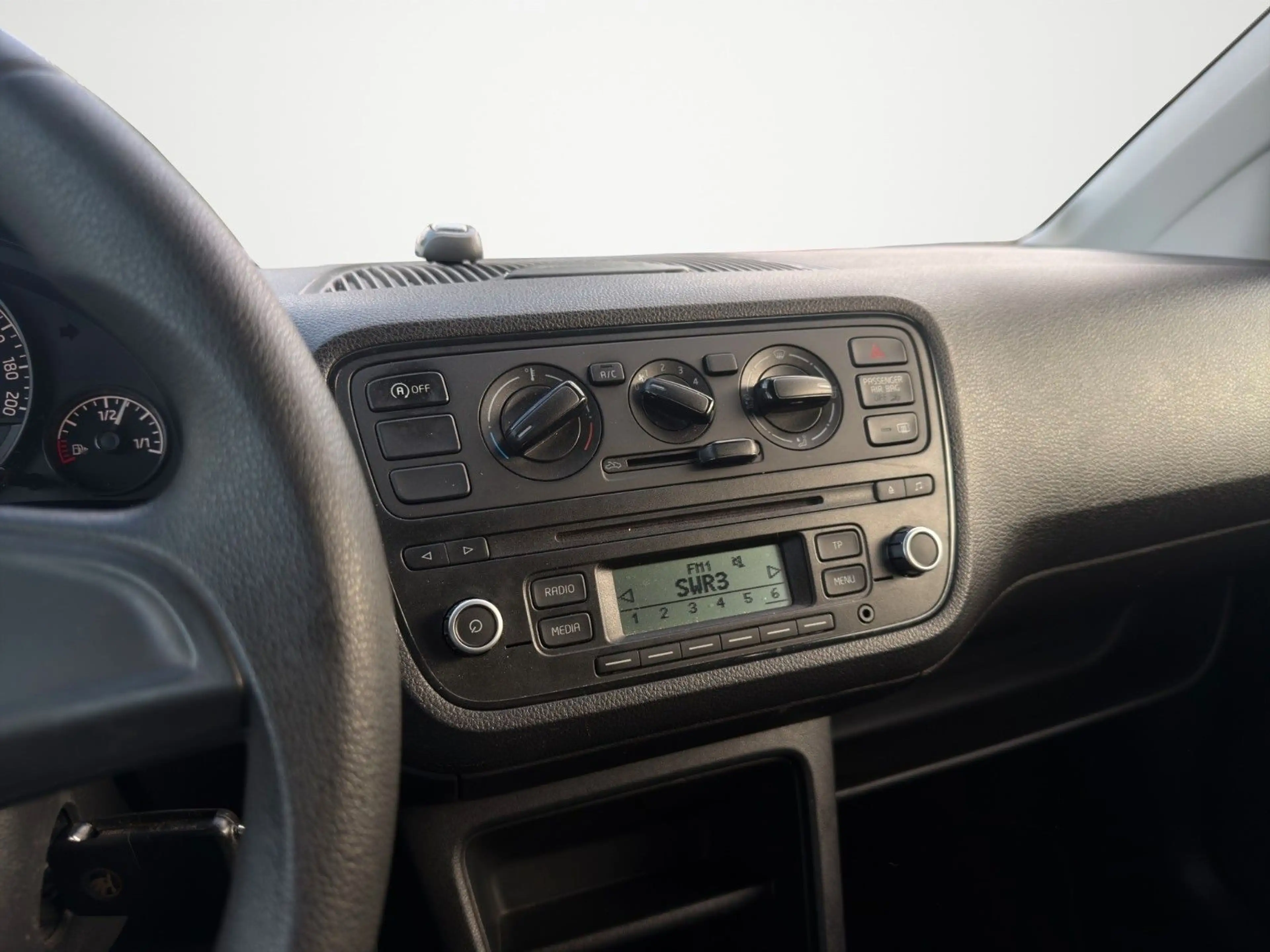 Skoda Citigo Cool Edition AUTO.M KLIMA SHZ 37.000KM!! — photo 11