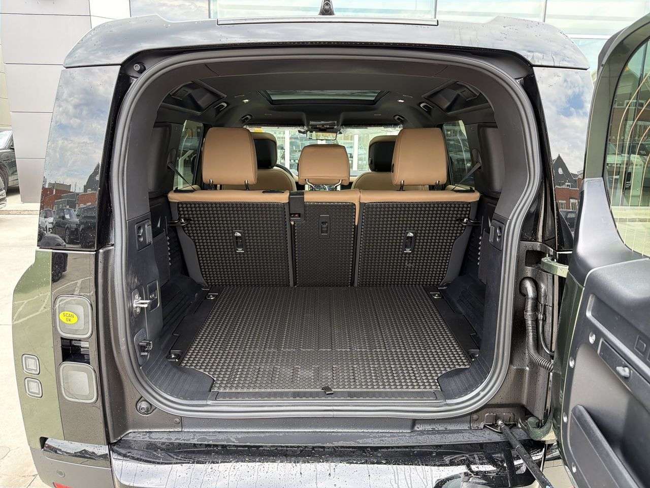 2026 Land Rover Defender 110 P300 S thumb 21