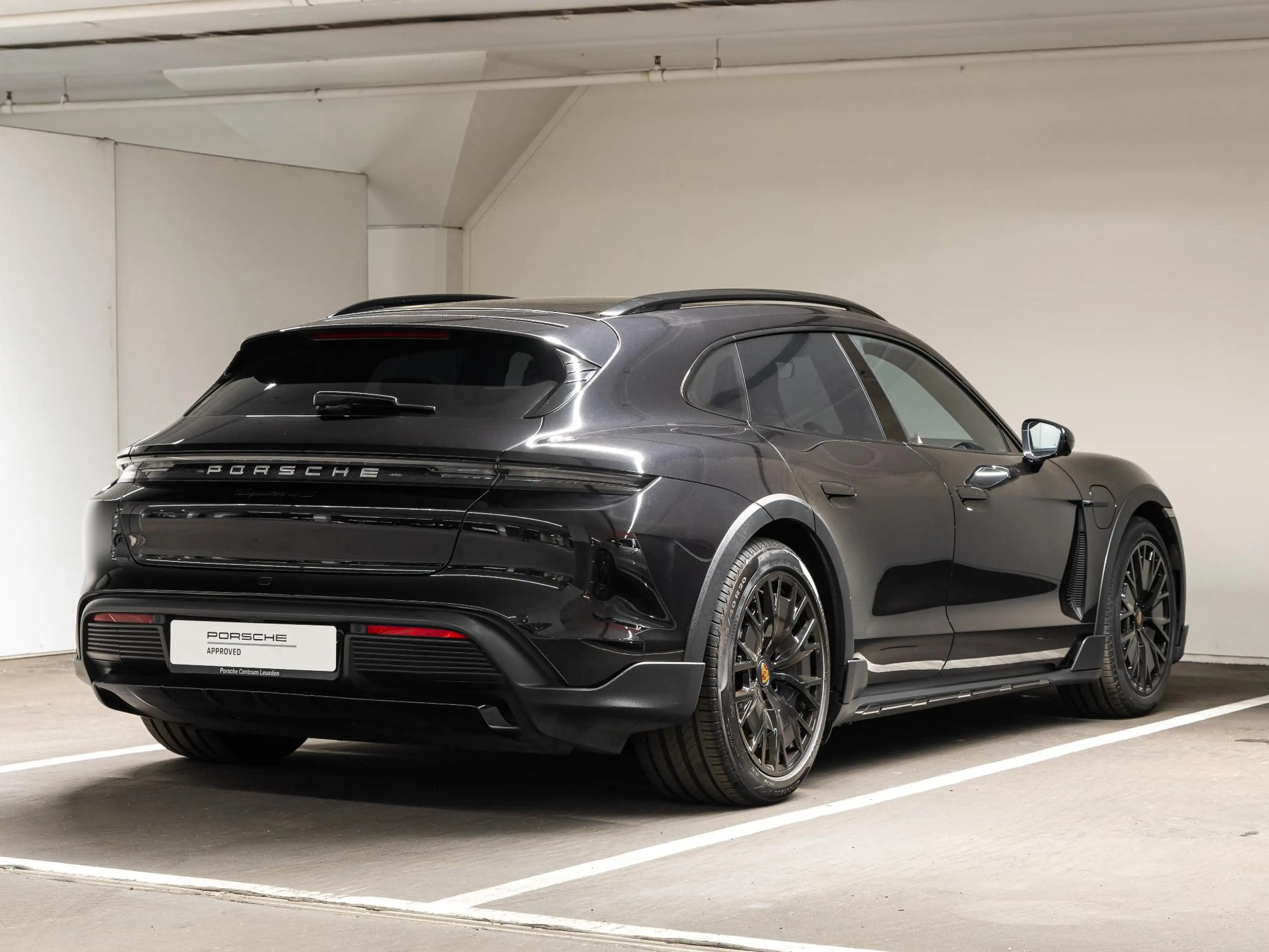 Porsche Taycan Cross Turismo 4S — photo 7