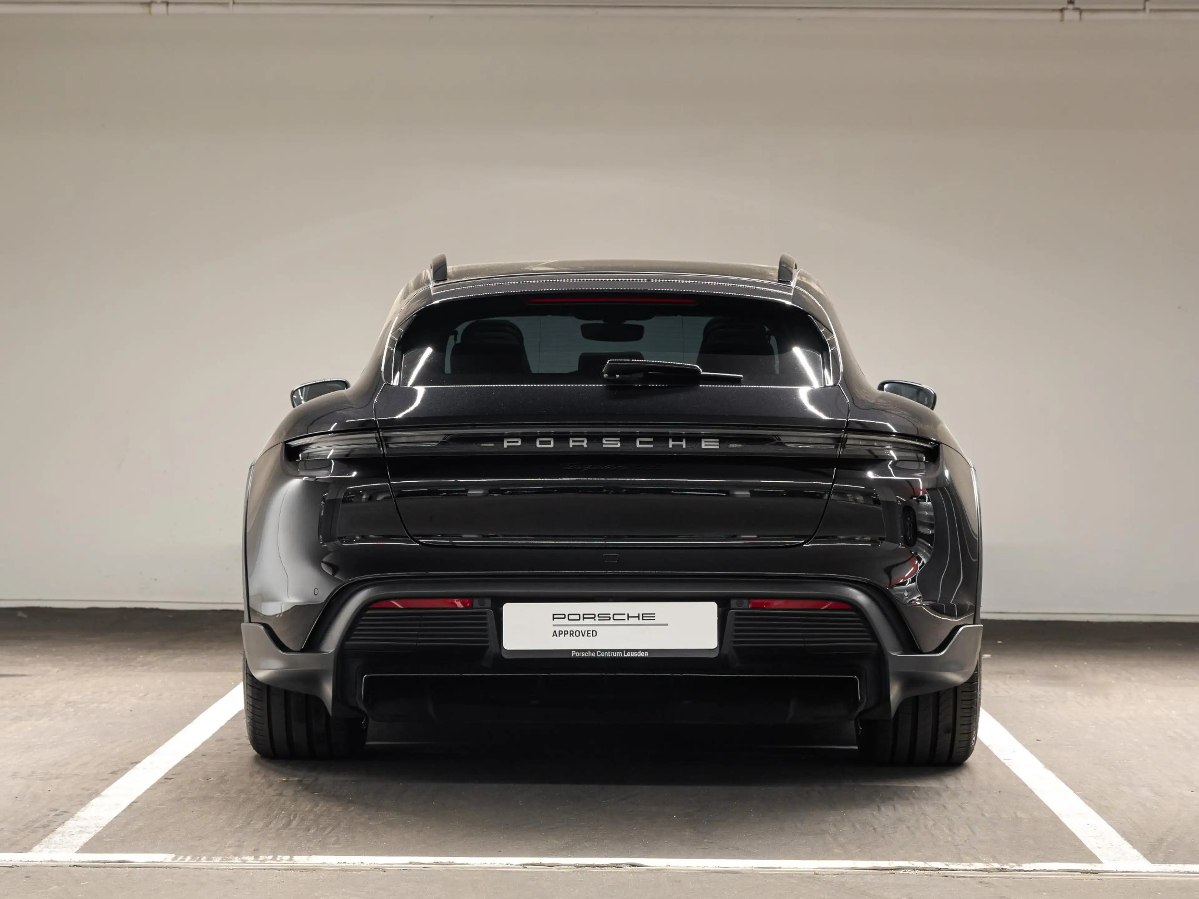 Porsche Taycan Cross Turismo 4S — photo 9